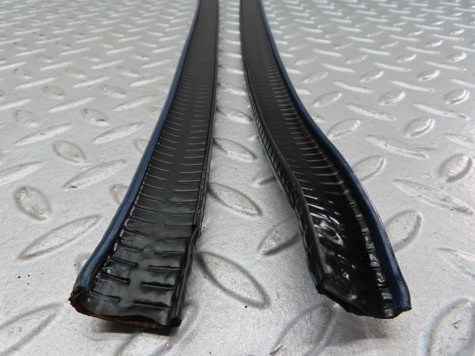 17520 Mercedes-Benz W116 450SEL Rear Door Inner Top Seal Pair Blue