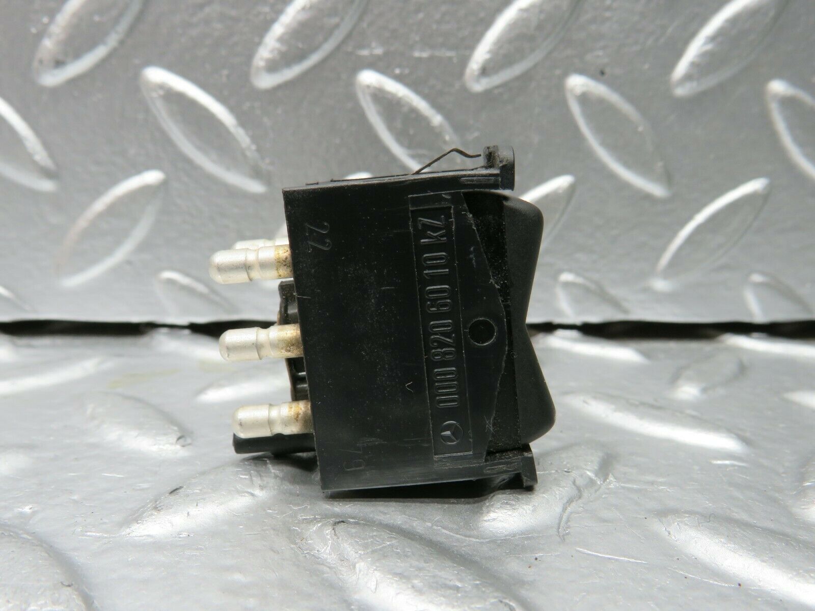 22779 Mercedes-Benz C107 450SLC Coupe Rear Heated Window Switch 0008206010