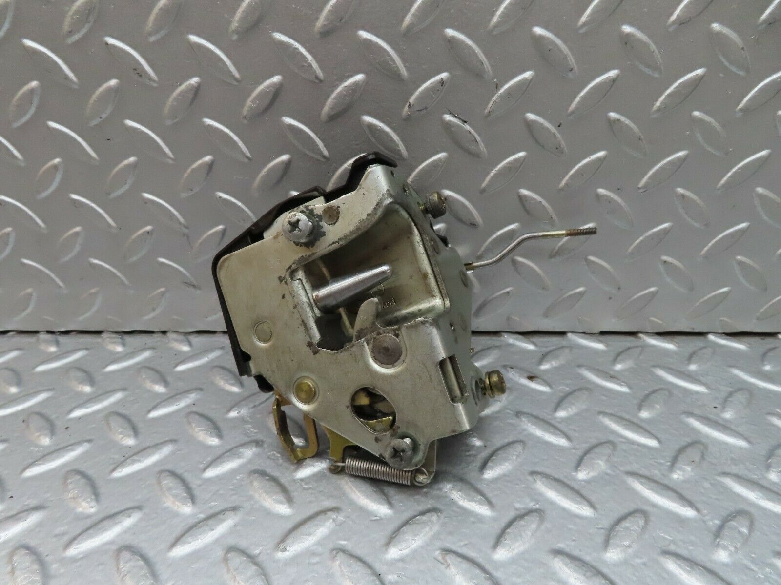 18039 Mercedes-Benz W123 200 Front Left Door Lock Mechanism 1237230108