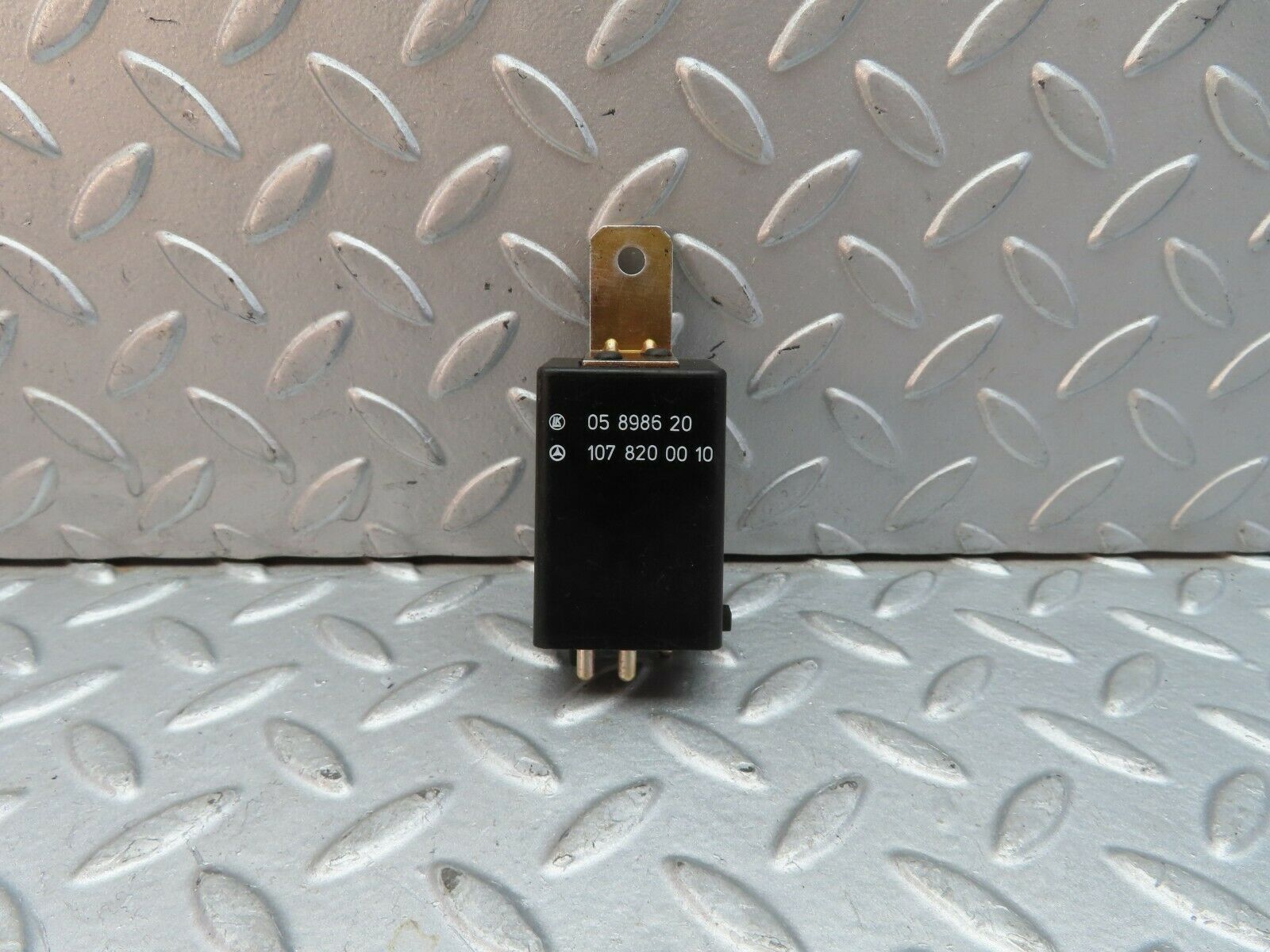 9575 Mercedes-Benz C123 280CE Coupe Rear Heated Window Relay 1078200010