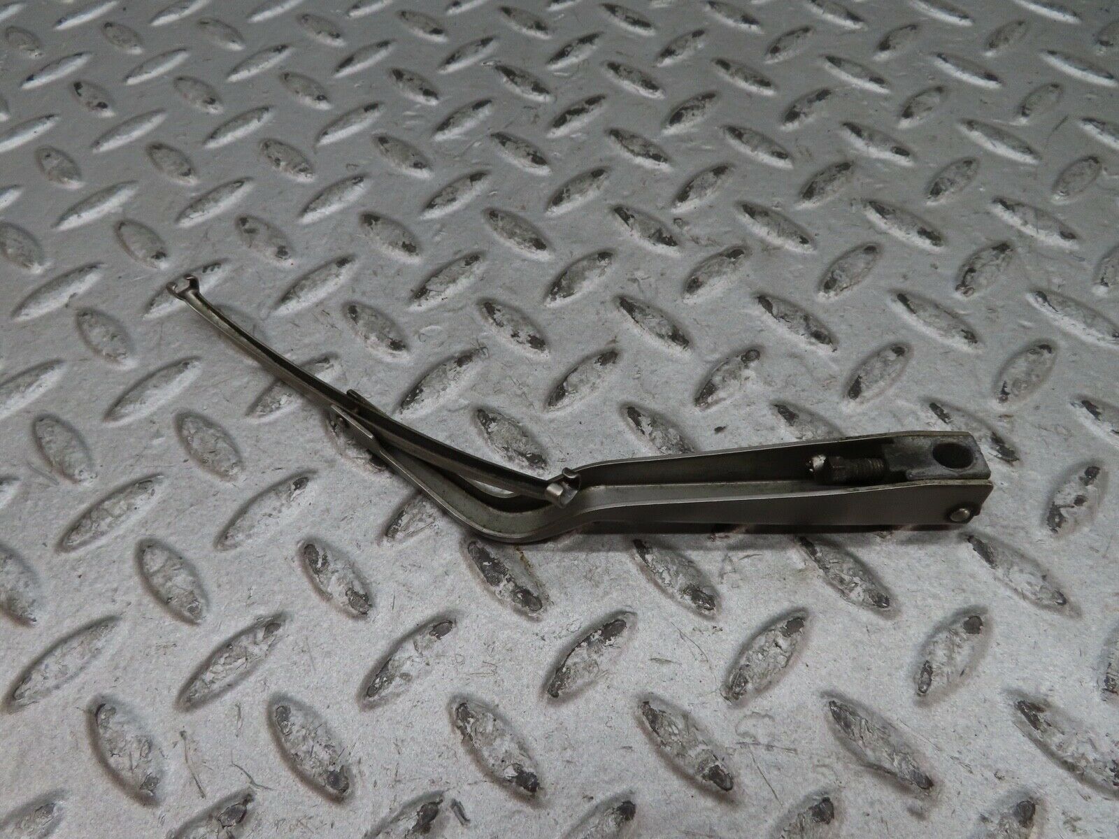 17875 Mercedes-Benz W116 450SEL Headlight Wiper Arm Right