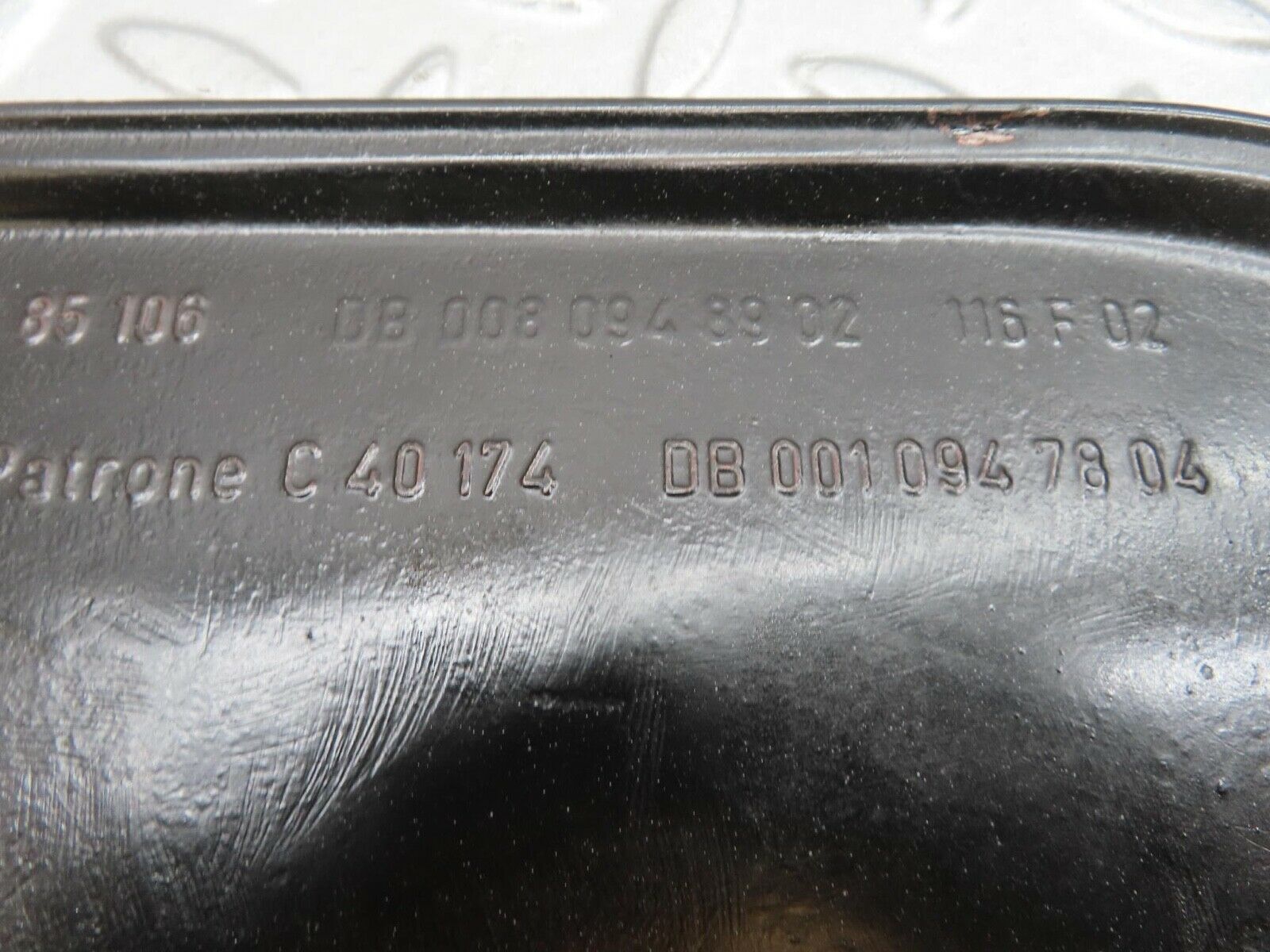 14190 Mercedes-Benz W116 350SE Air Filter Box Housing 0080948902