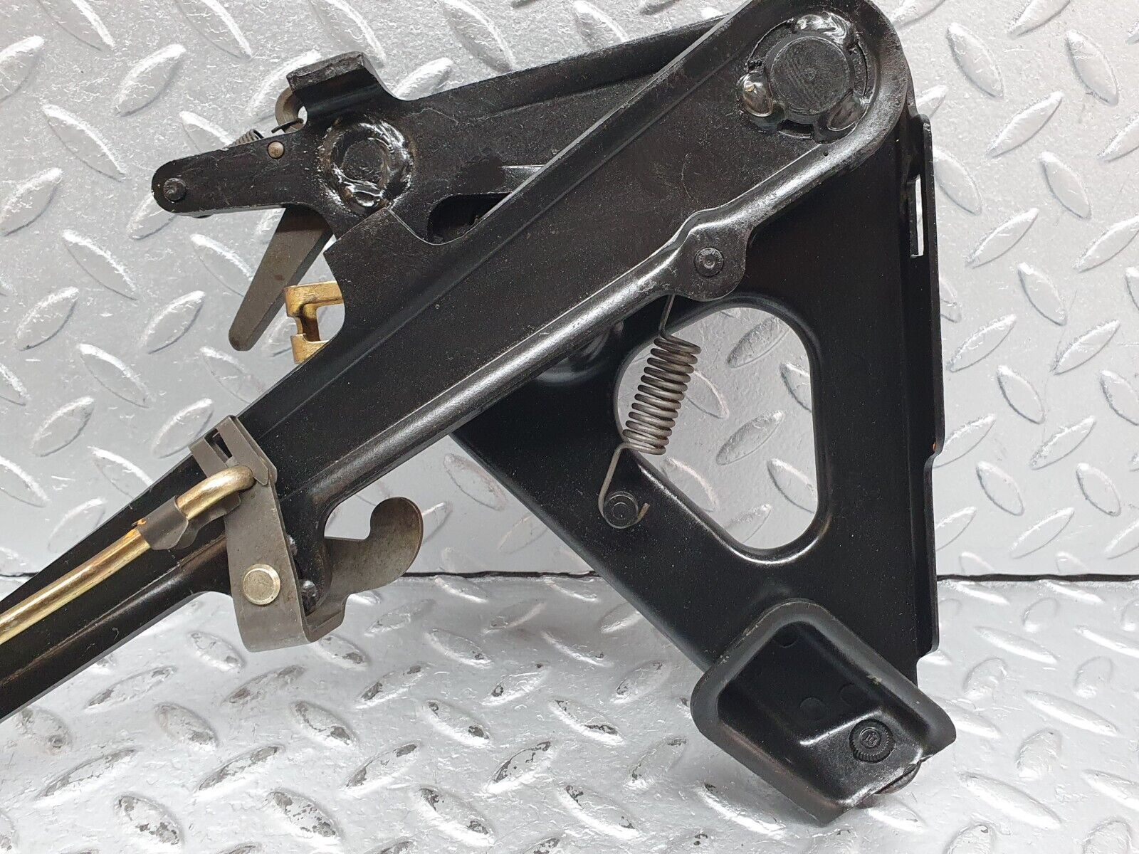 41211 Mercedes-Benz W126 300SE Handbrake Regulator