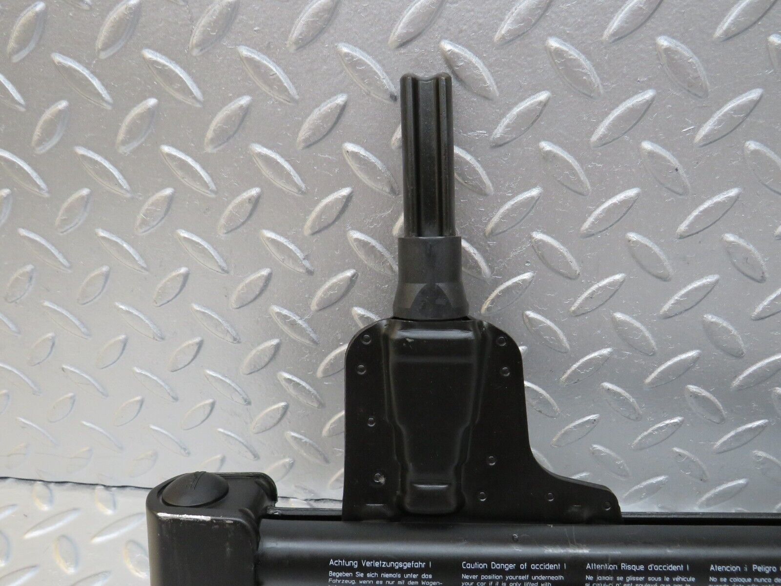 34861 Mercedes-Benz W210 320E Car Jack 2105830115