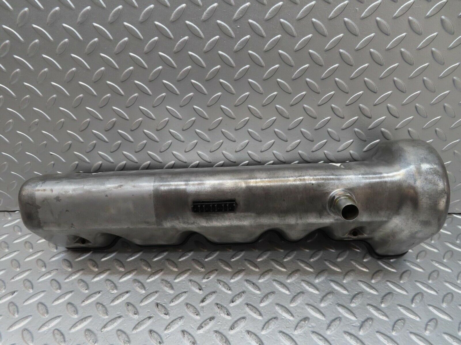 16530 Mercedes-Benz C107 350SLC Coupe Cylinder Head Valve Cover Left 1160161805