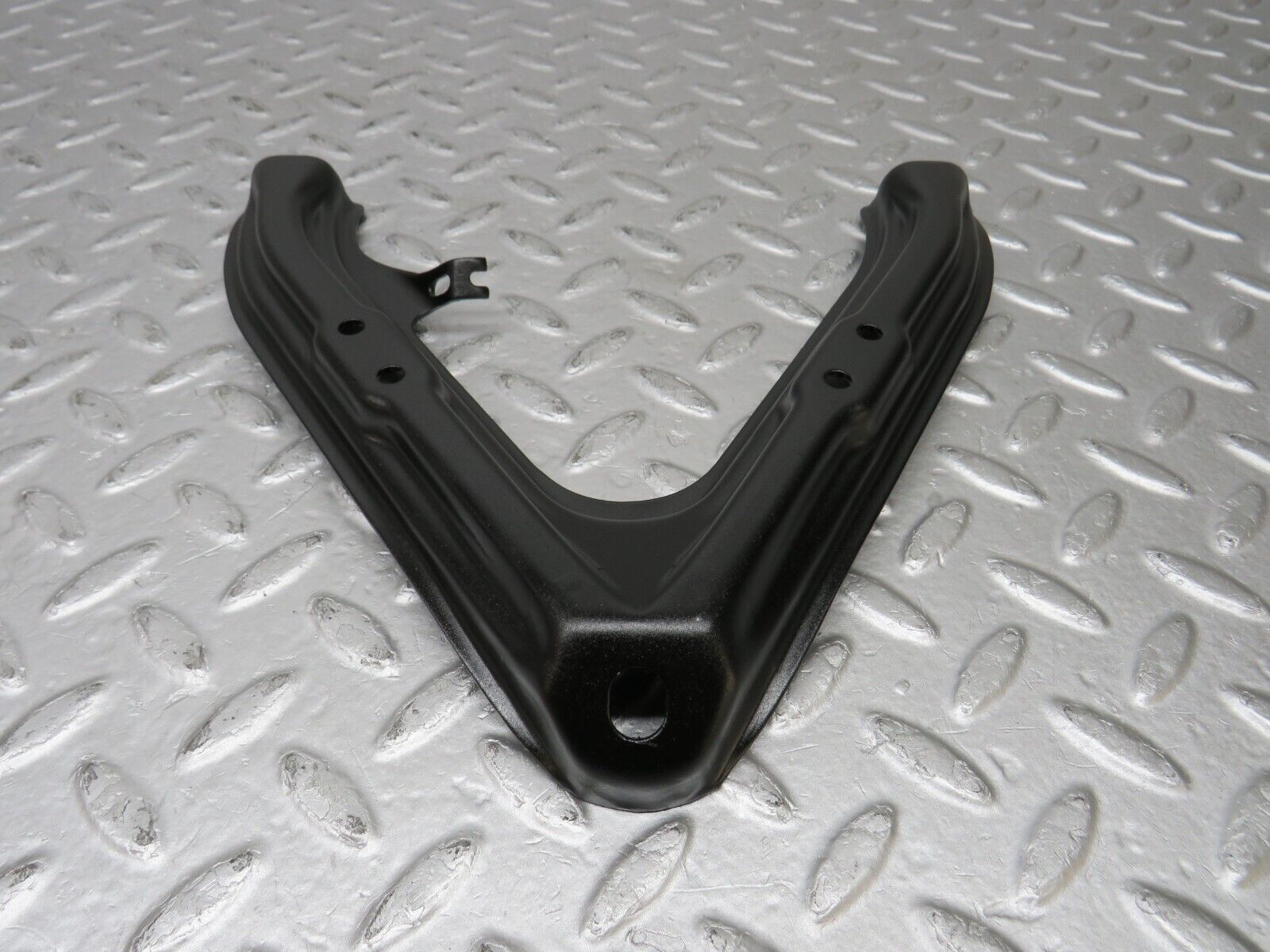 36773 Mercedes-Benz W201 190E 2.0L Air Intake Manifold Bracket