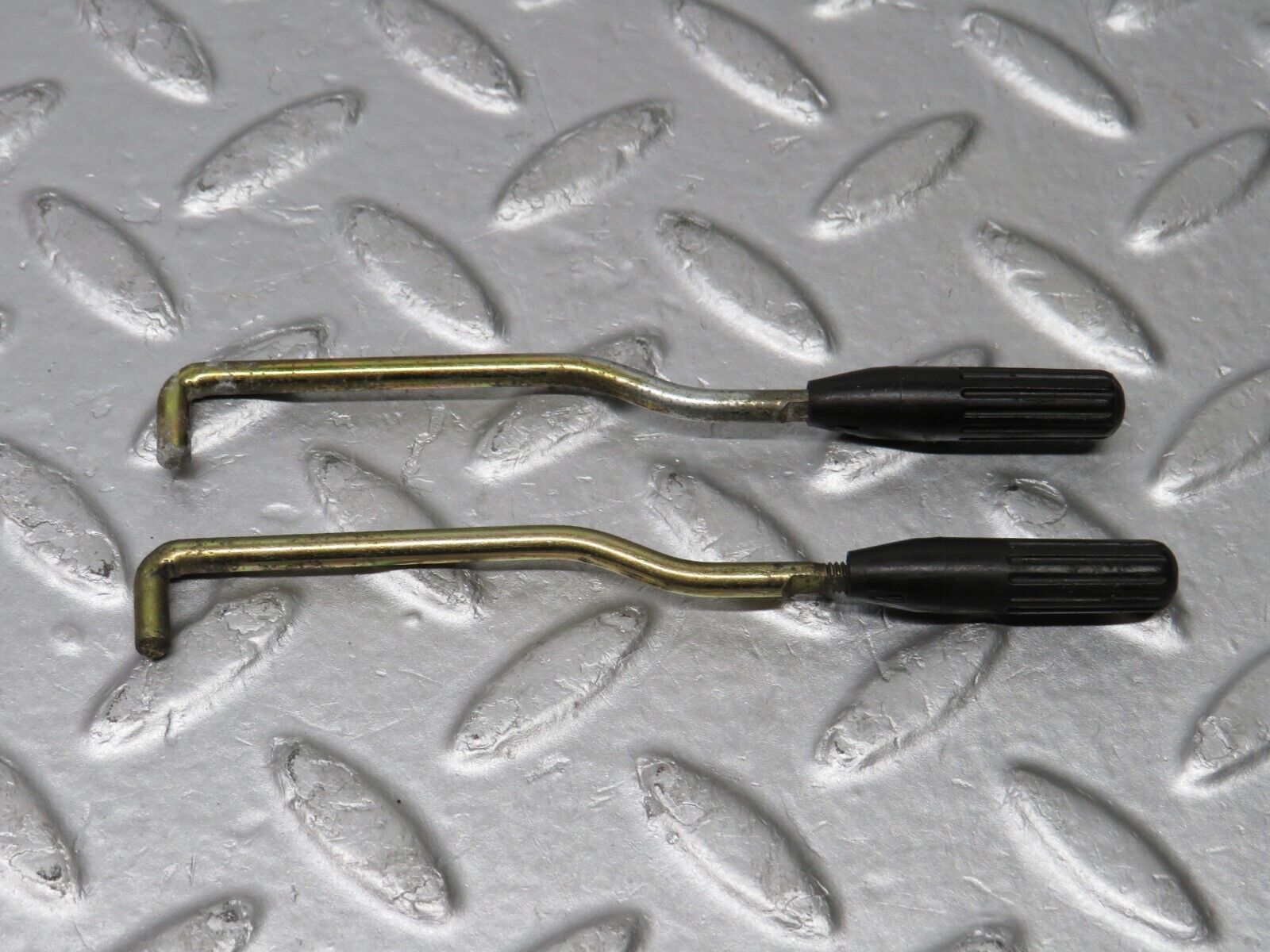 38914 Mercedes-Benz W201 190E 2.6L Front Door Lock Knob