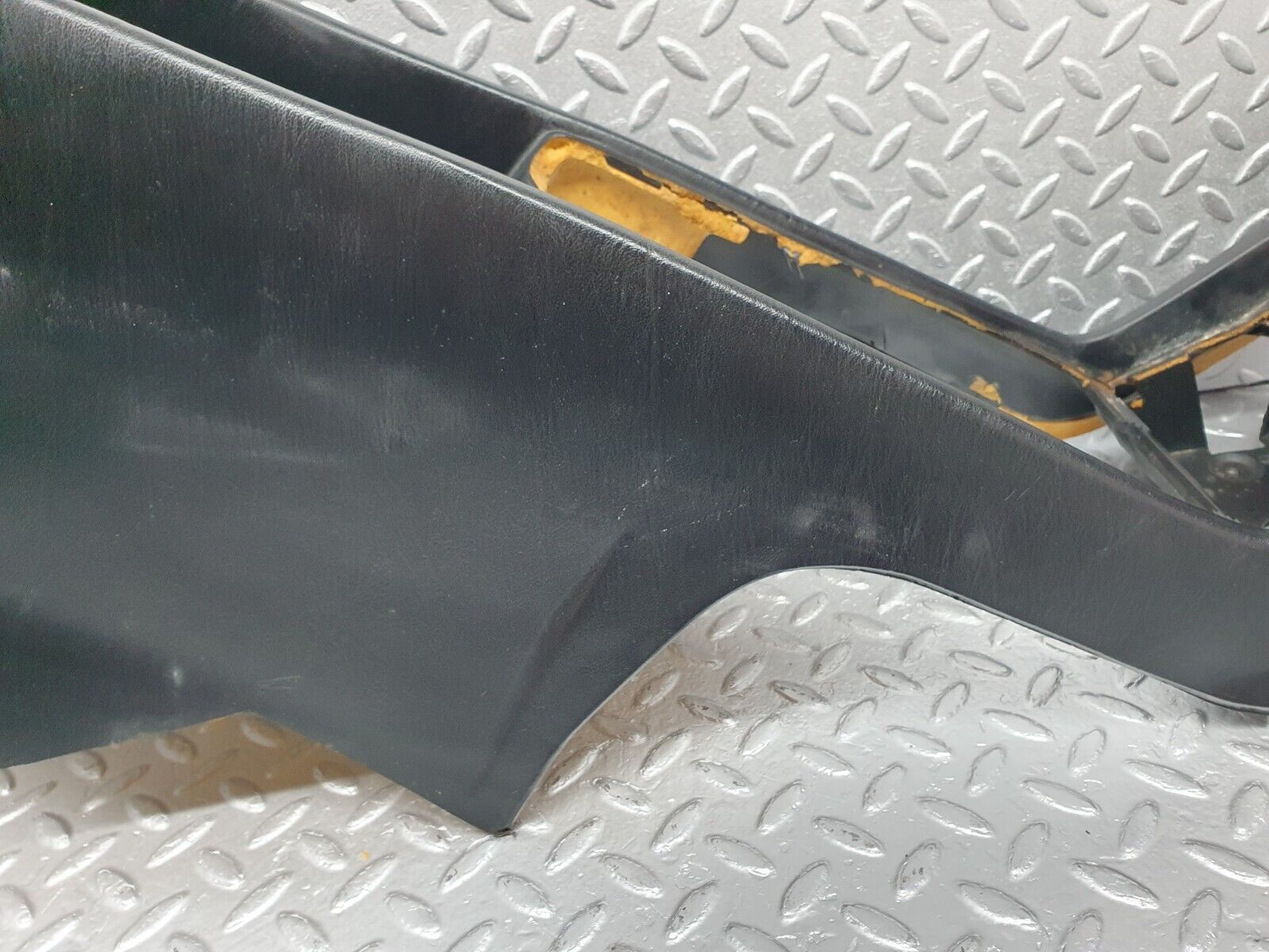 40812 Mercedes-Benz W123 300D Centre Console Black