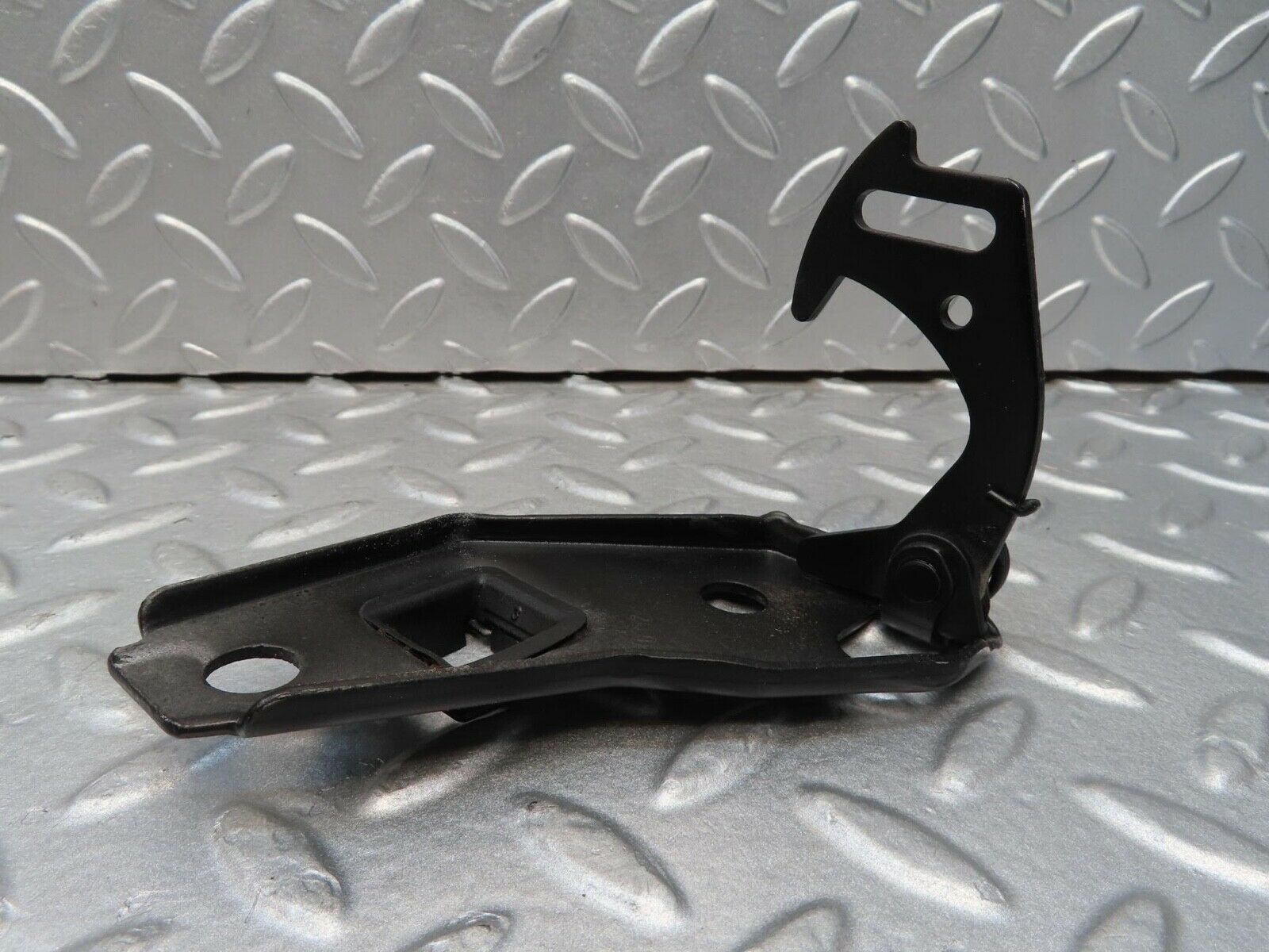 16463 Mercedes-Benz W124 260E Bonnet Safety Latch