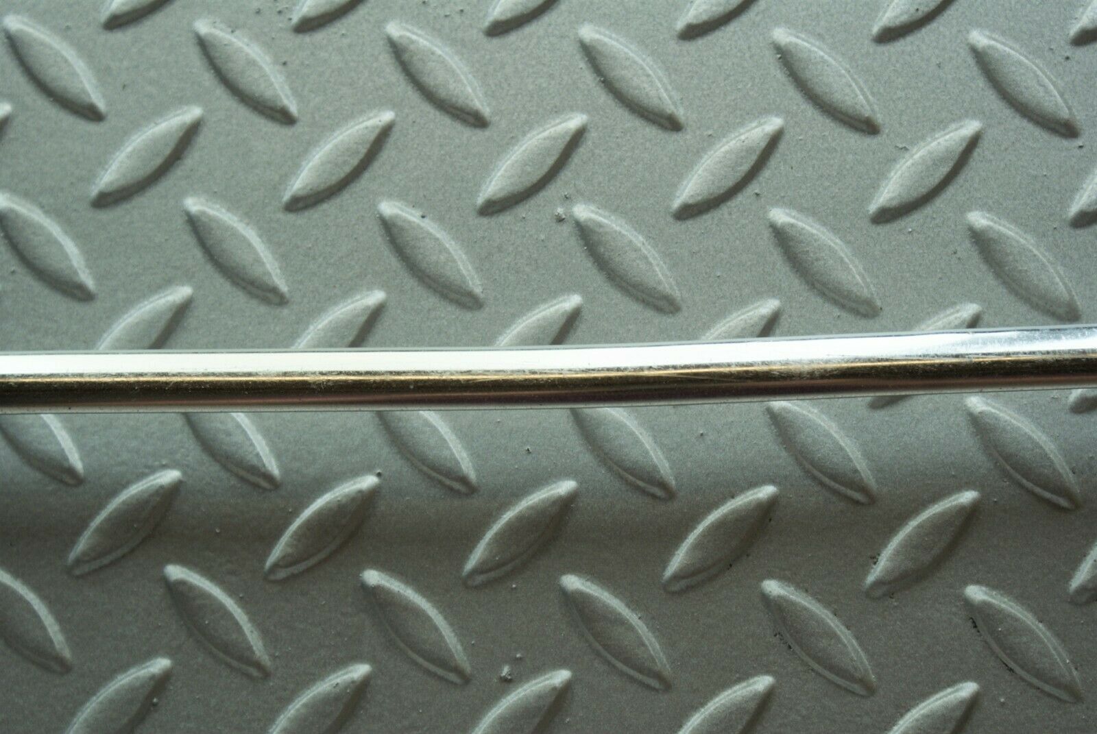 3312 Mercedes-Benz S123 200T Wagon Front Windscreen Chrome