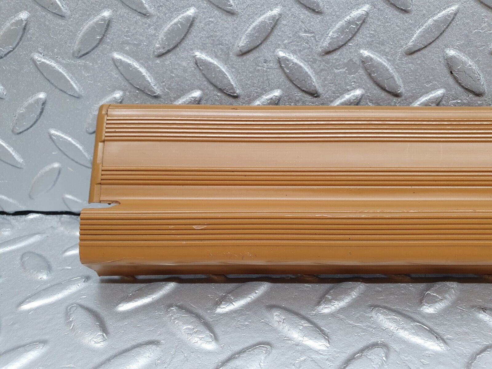 41418 Mercedes-Benz W124 200E Front Left Door Sill Trim Palomino