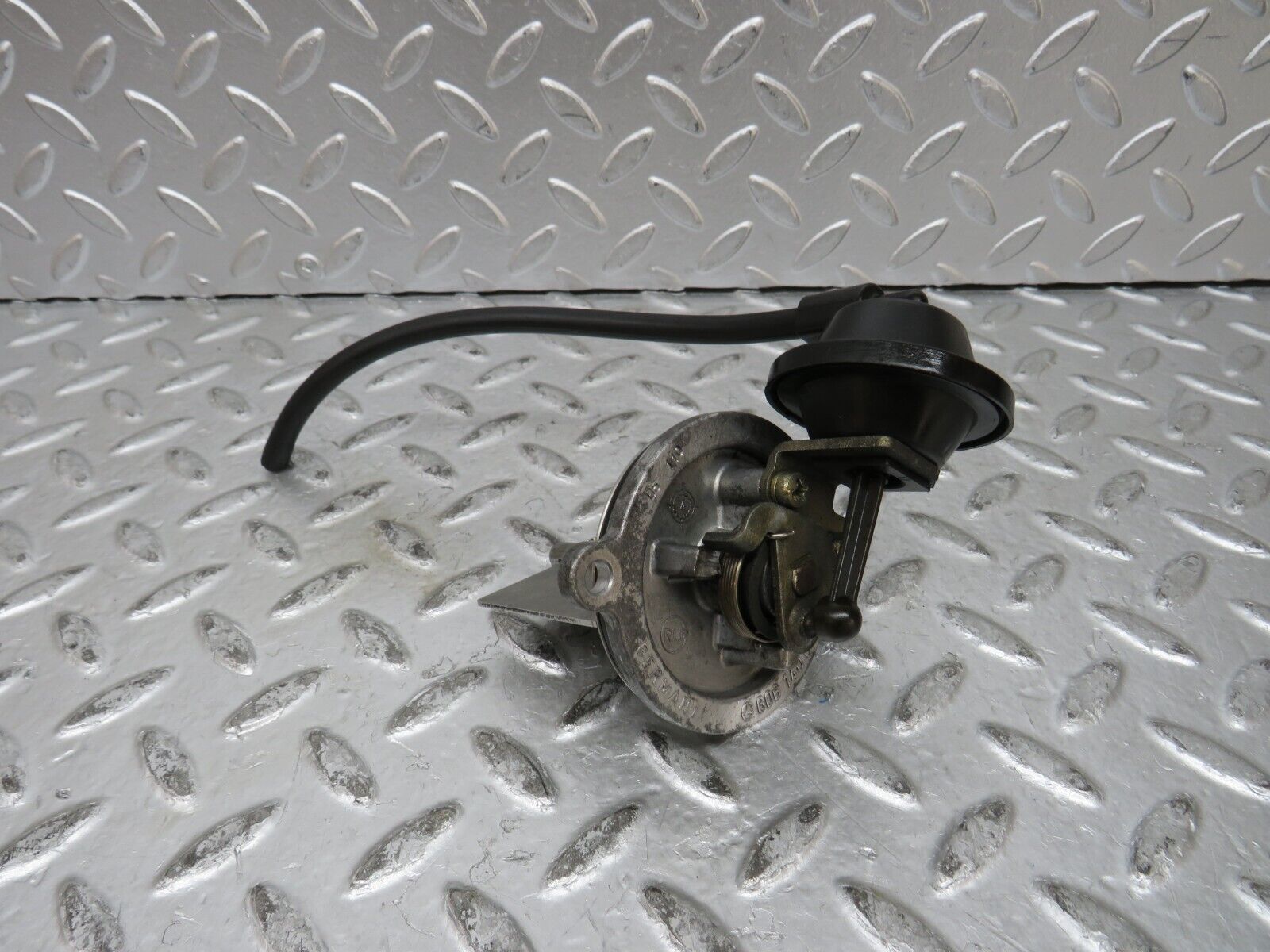 27707 Mercedes-Benz S124 300TE Inlet Manifold Flap Resonance Valve 6061400031