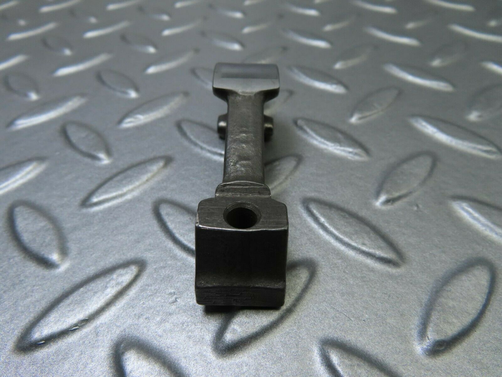 9129 Mercedes-Benz W108 Valve Rocker Arm With Retaining Spring