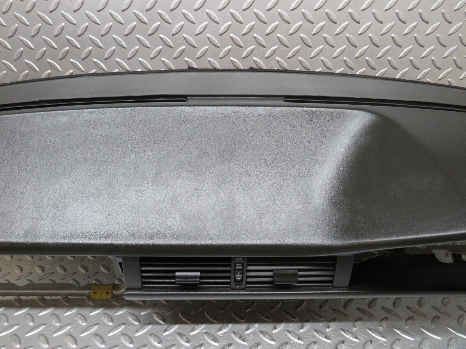 26620 Mercedes-Benz C124 220CE Coupe Dashboard Black