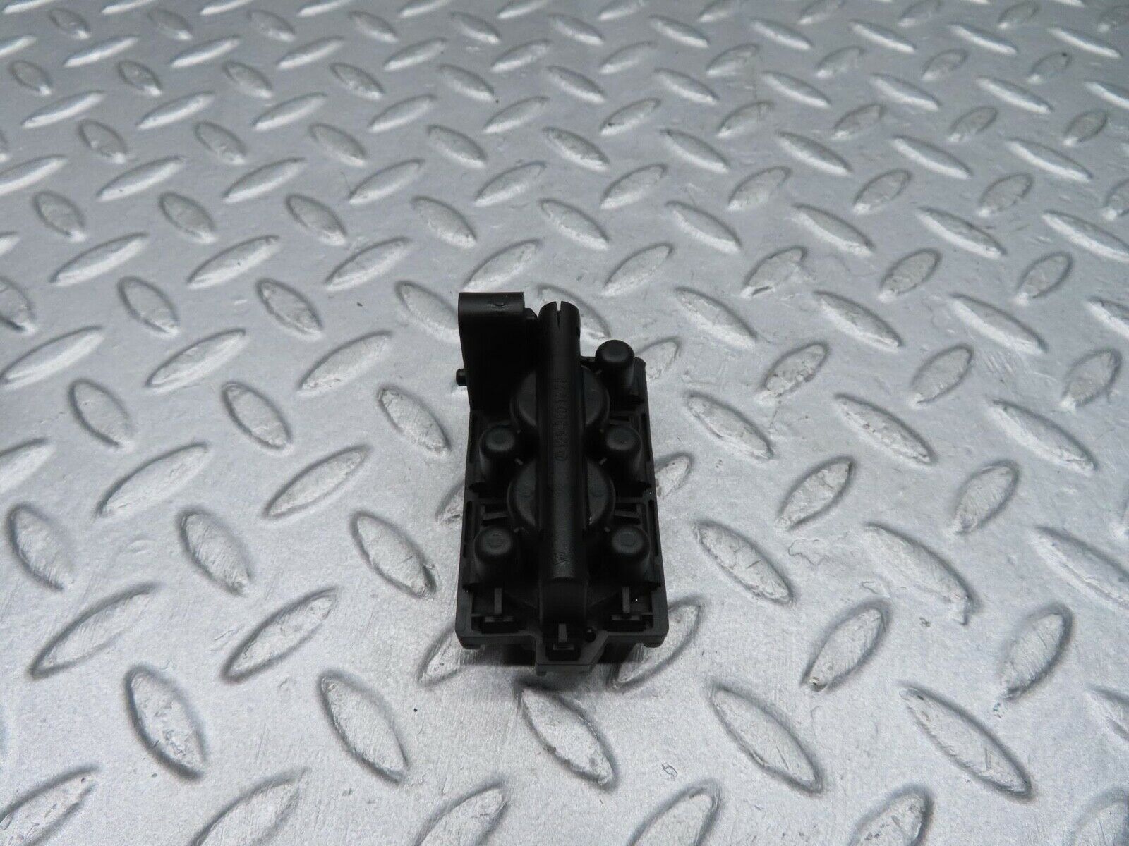 12019 Mercedes-Benz R129 300SL Coupe Vacuum Pump Distribution Unit 1298001478