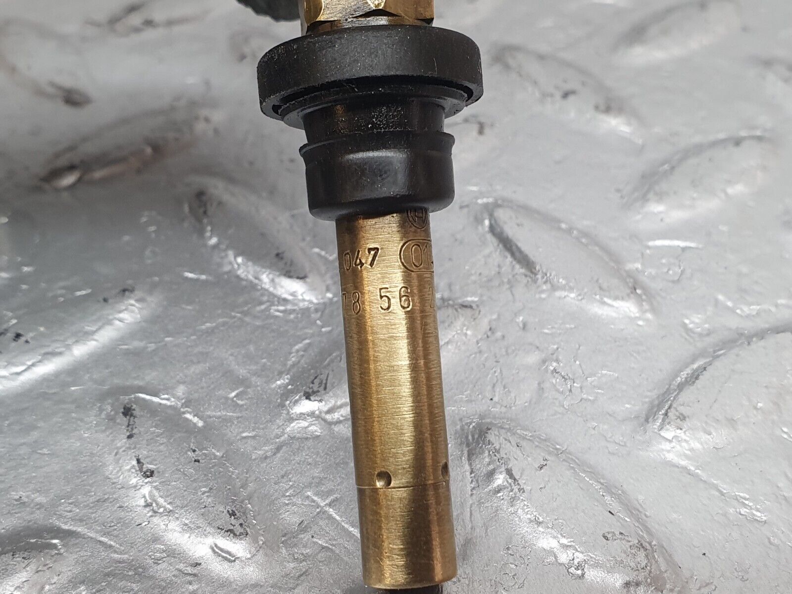 41032 Mercedes-Benz W126 300SE Fuel Injector Bosch 0000785623 0437502047