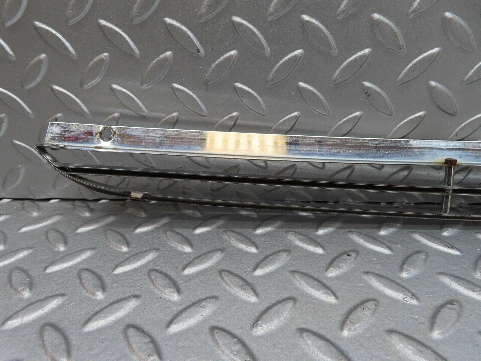 13082 Mercedes-Benz W111 220S Air Intake Chrome Grill