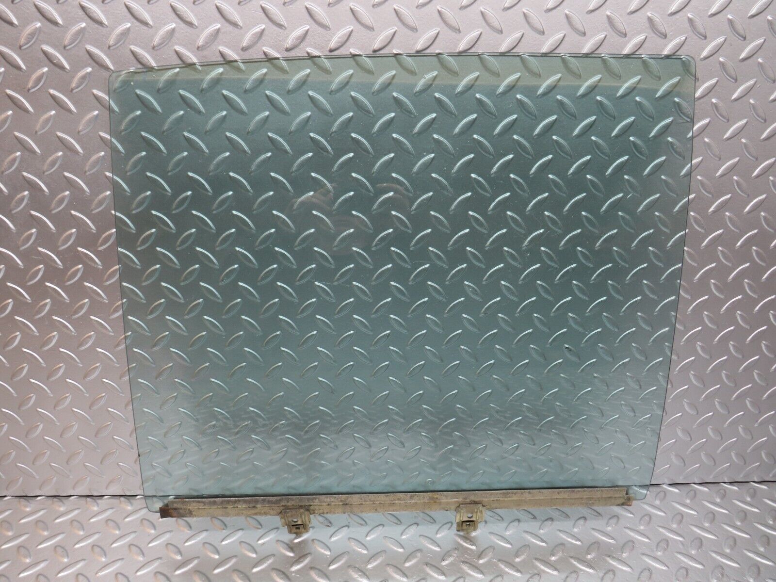 25473 Mercedes-Benz W123 200 Rear Right Door Window Glass