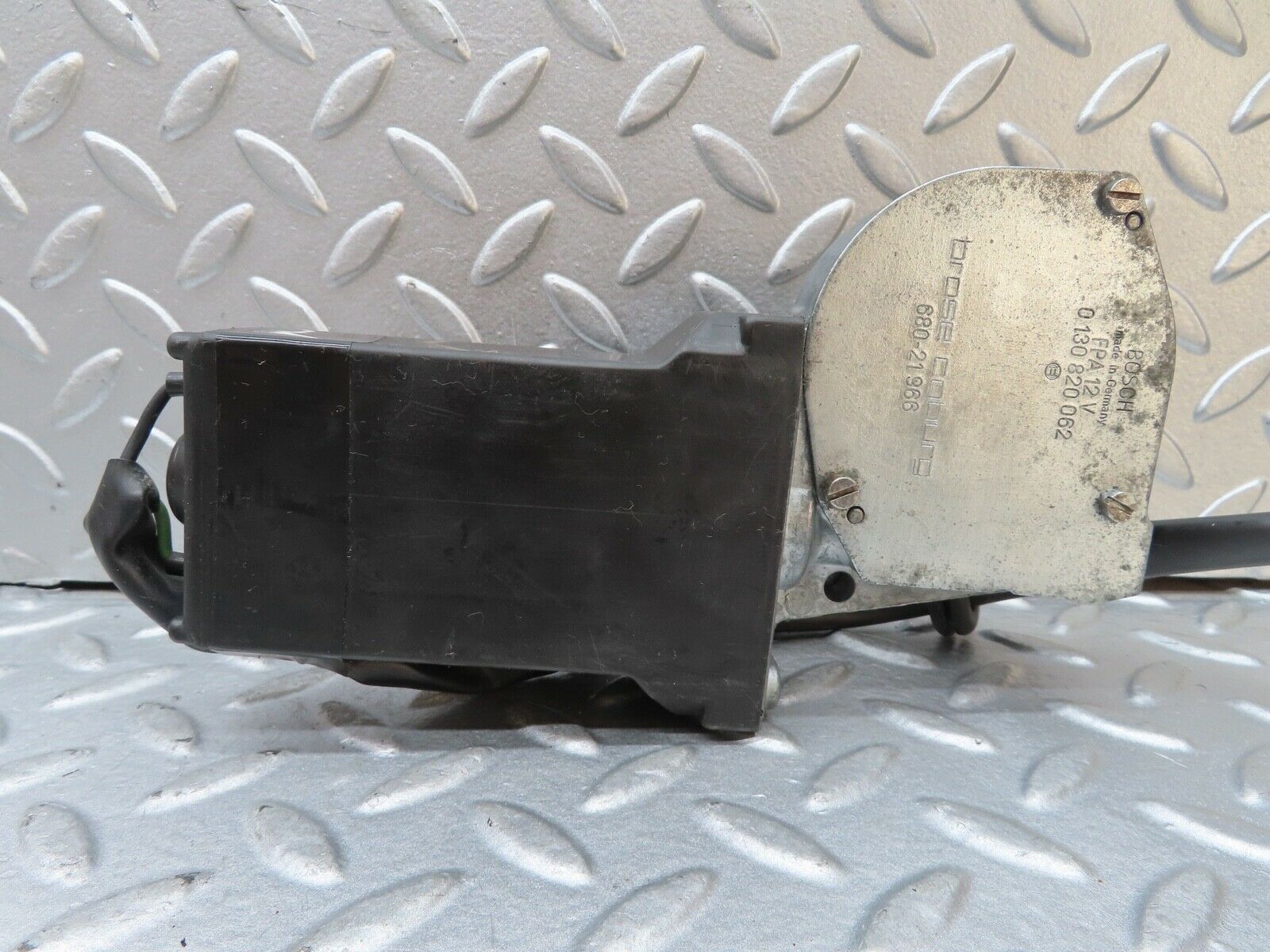 17549 Mercedes-Benz W116 450SEL Rear Right Window Regulator Motor 0130820062