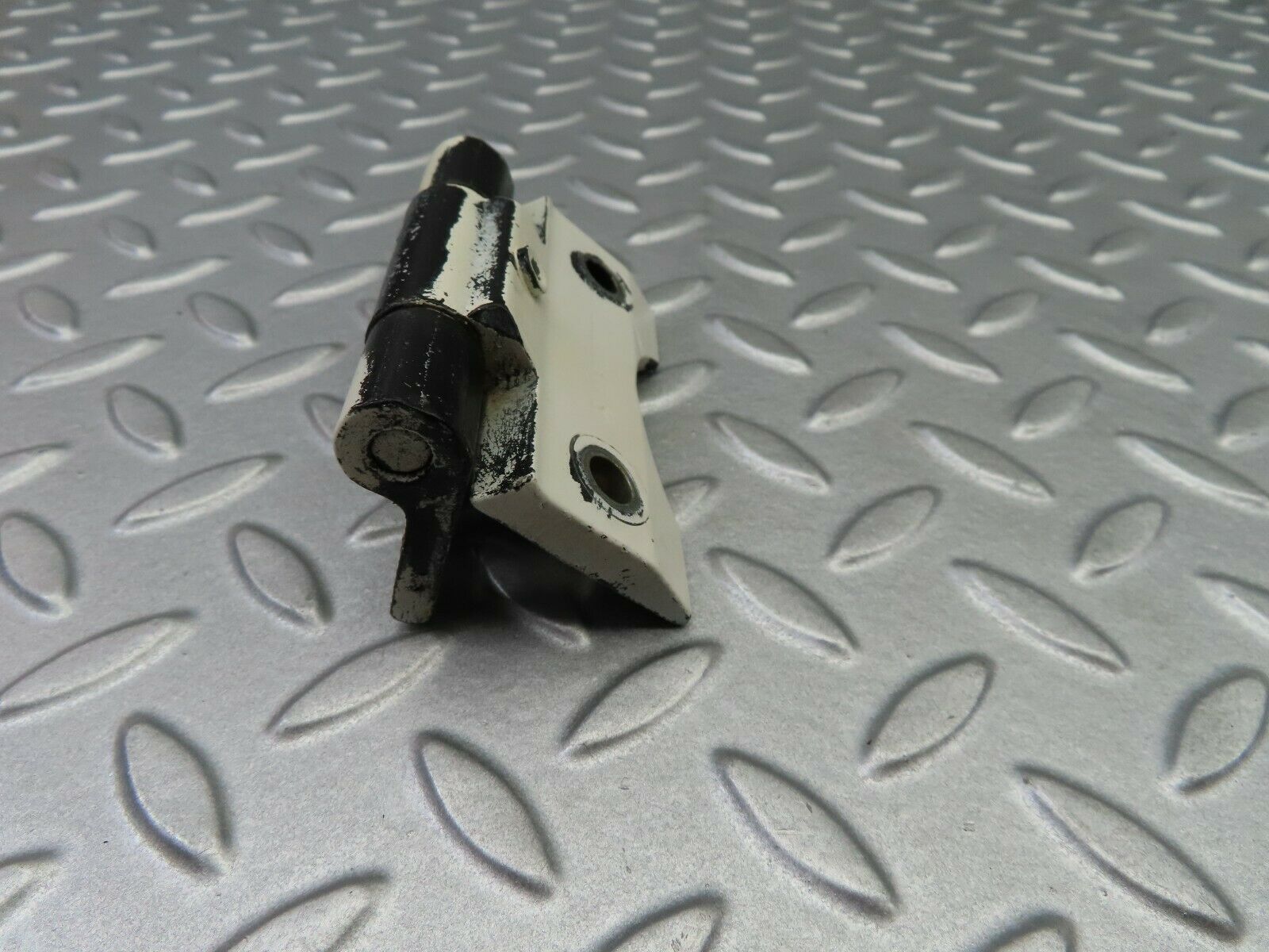 5845 Mercedes-Benz W123 200 Door Hinge 1237200037