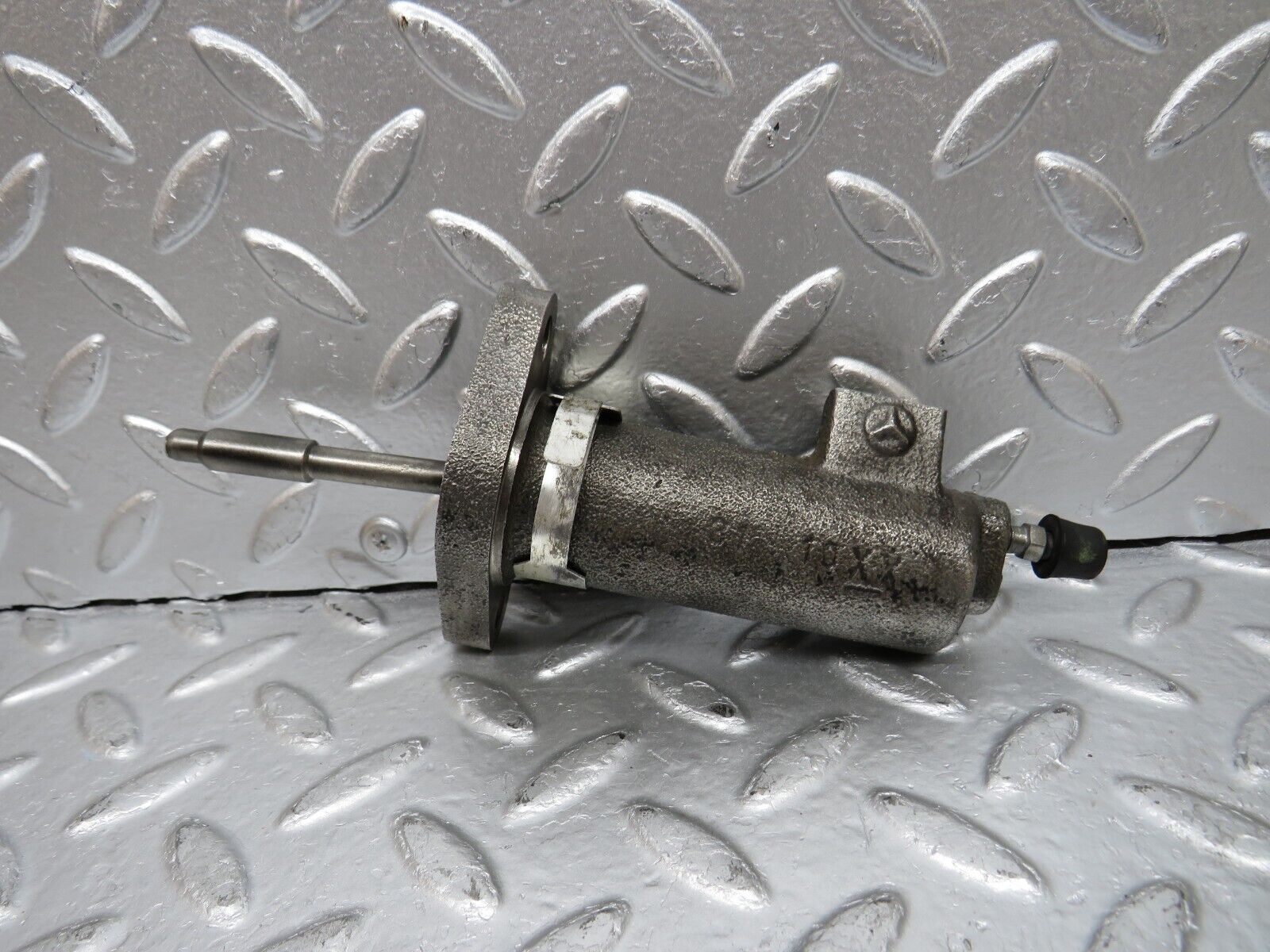 30615 Mercedes-Benz W201 190E 2.0L Clutch Slave Cylinder Fag 2012900011