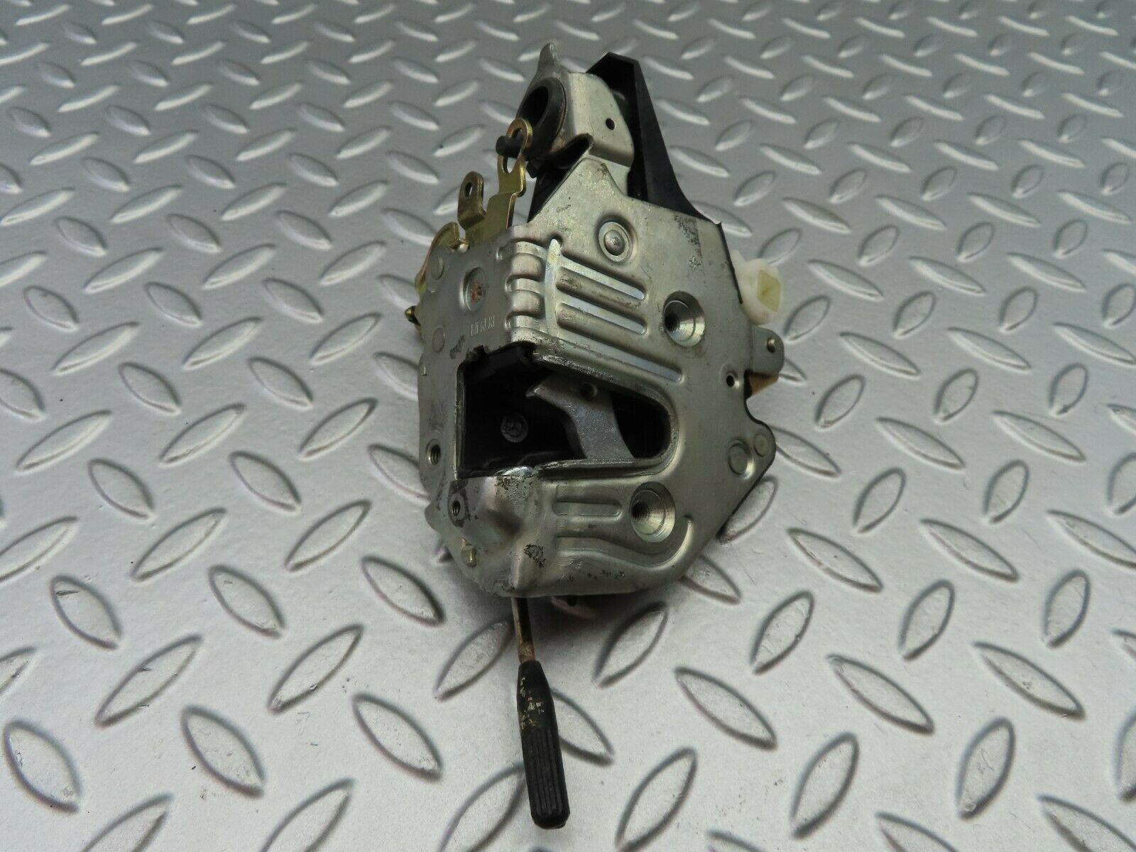 6600 Mercedes-Benz S124 E220 Wagon Front Right Door Lock Mechanism