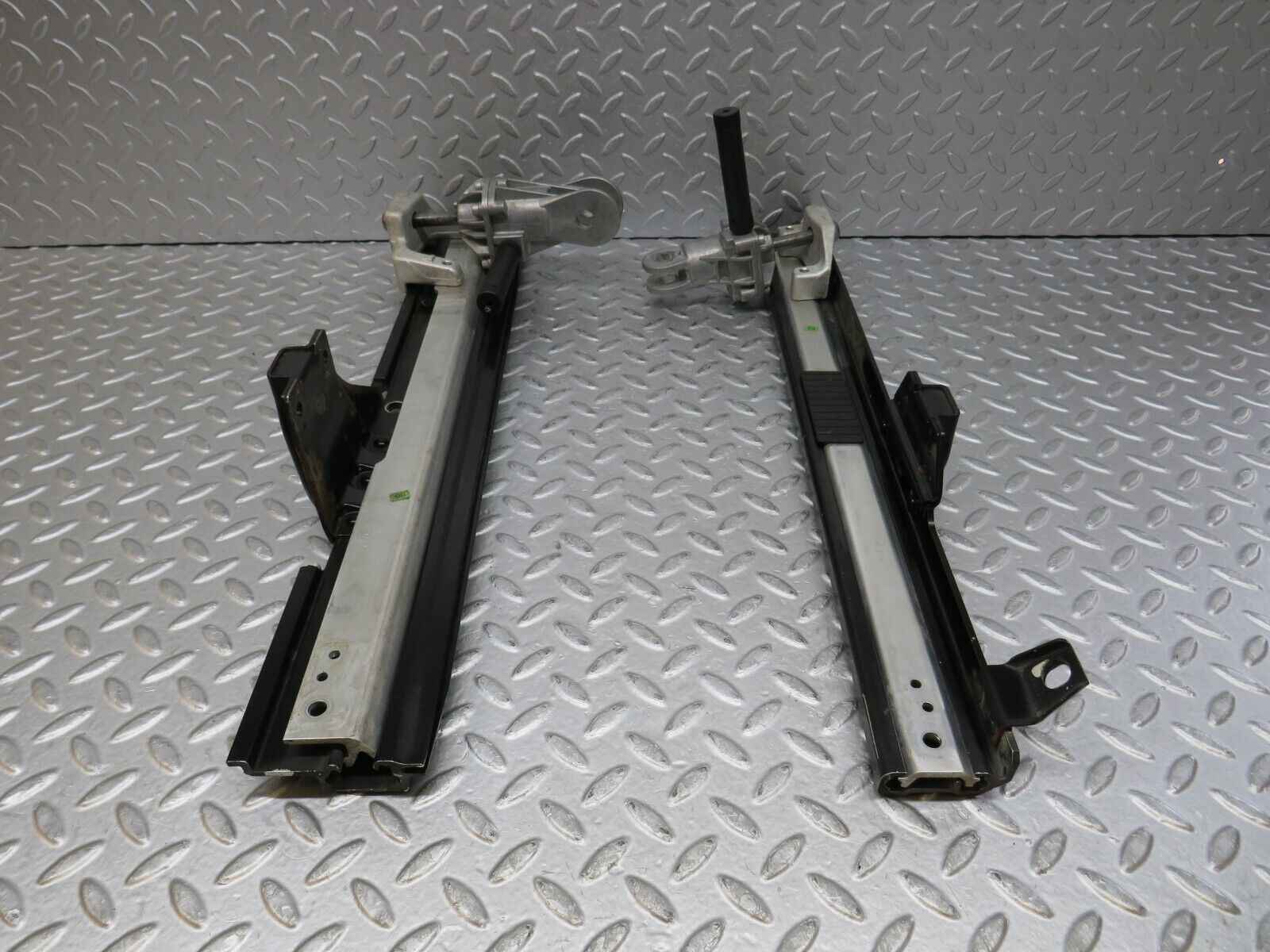 36844 Mercedes-Benz R129 300SL-24 Front Left Seat Rail 2x 1298200707 1298202107 1136201030 1136201020