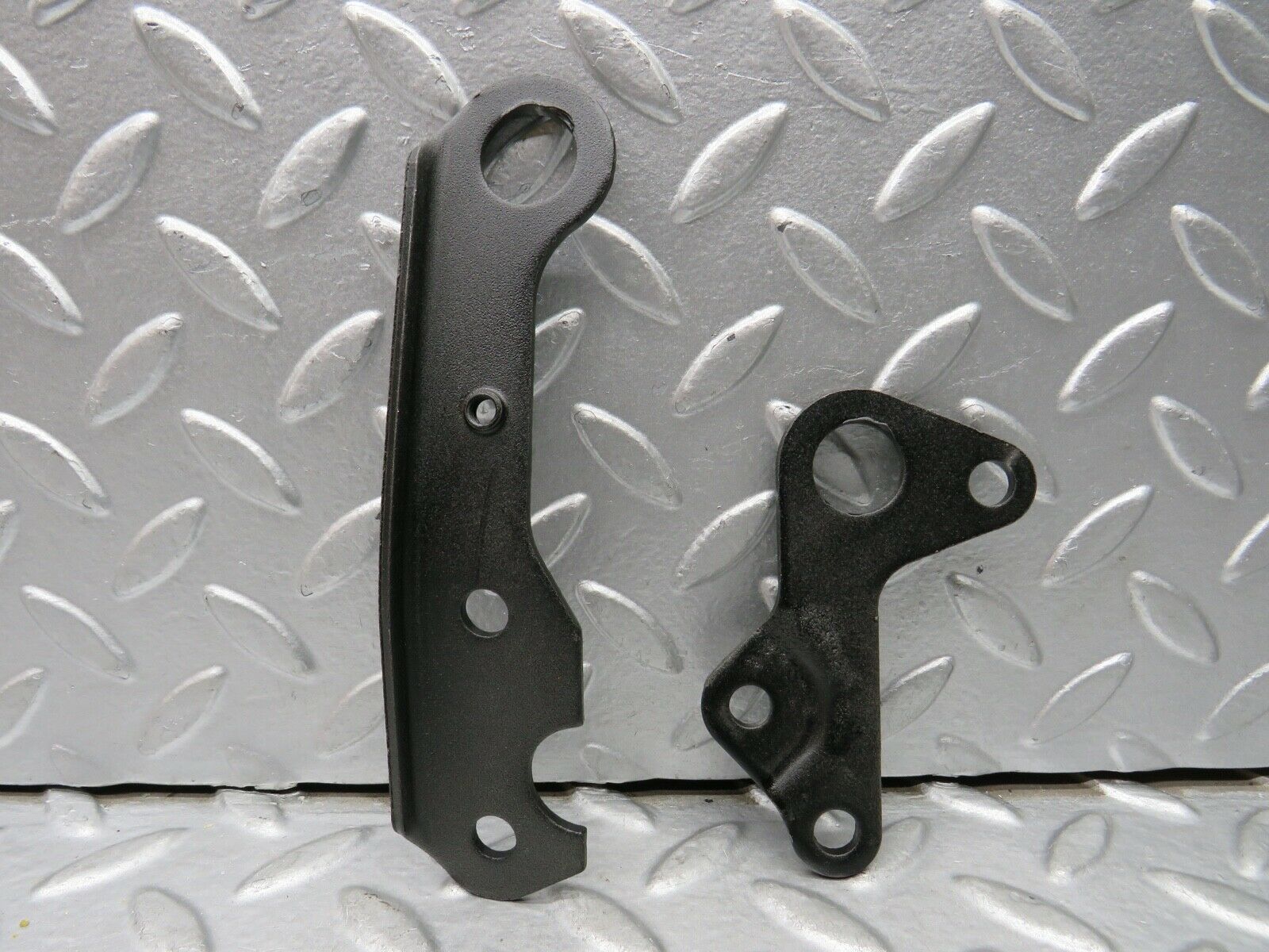 21896 Mercedes-Benz W126 300SE Engine Lifting Eyes Hooks