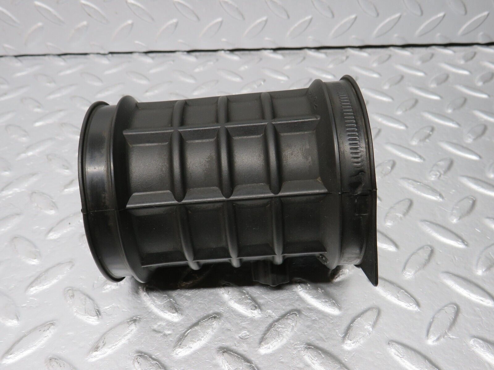 39406 Mercedes-Benz R129 320SL Coupe Air Intake Pipe 1041410990