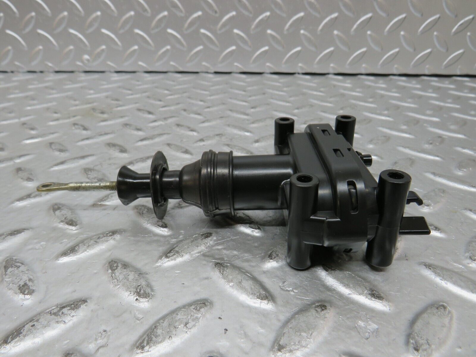 27496 Mercedes-Benz S124 300TE Wagon Door Lock Vacuum Actuator Rear Right