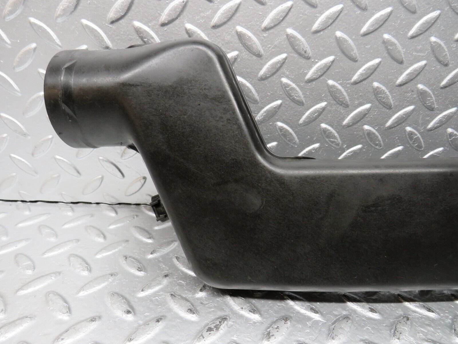 31200 Mercedes-Benz S124 220TE Wagon Air Intake Pipe 1141400012 1110940091