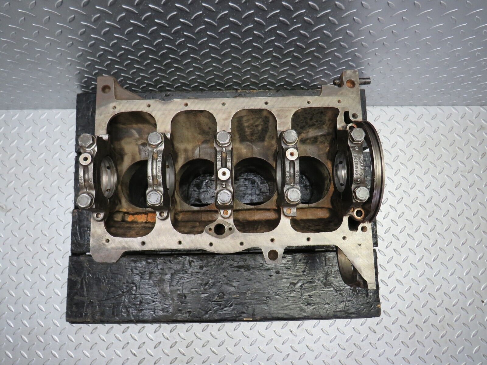 30192 Porsche 924 Engine Block 046103021