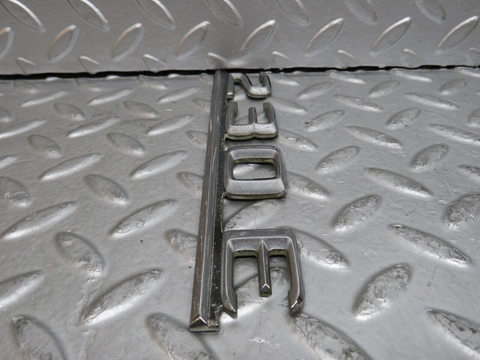 29469 Mercedes-Benz W124 230E Trunk Lid Badge Emblem