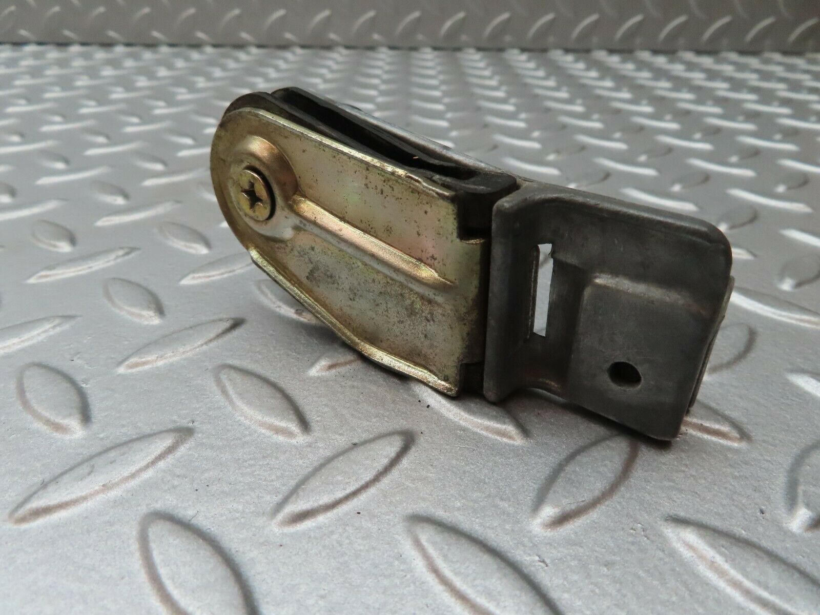 4139 Mercedes-Benz C123 280CE Fixing Clip To The Door Glass 1237250132