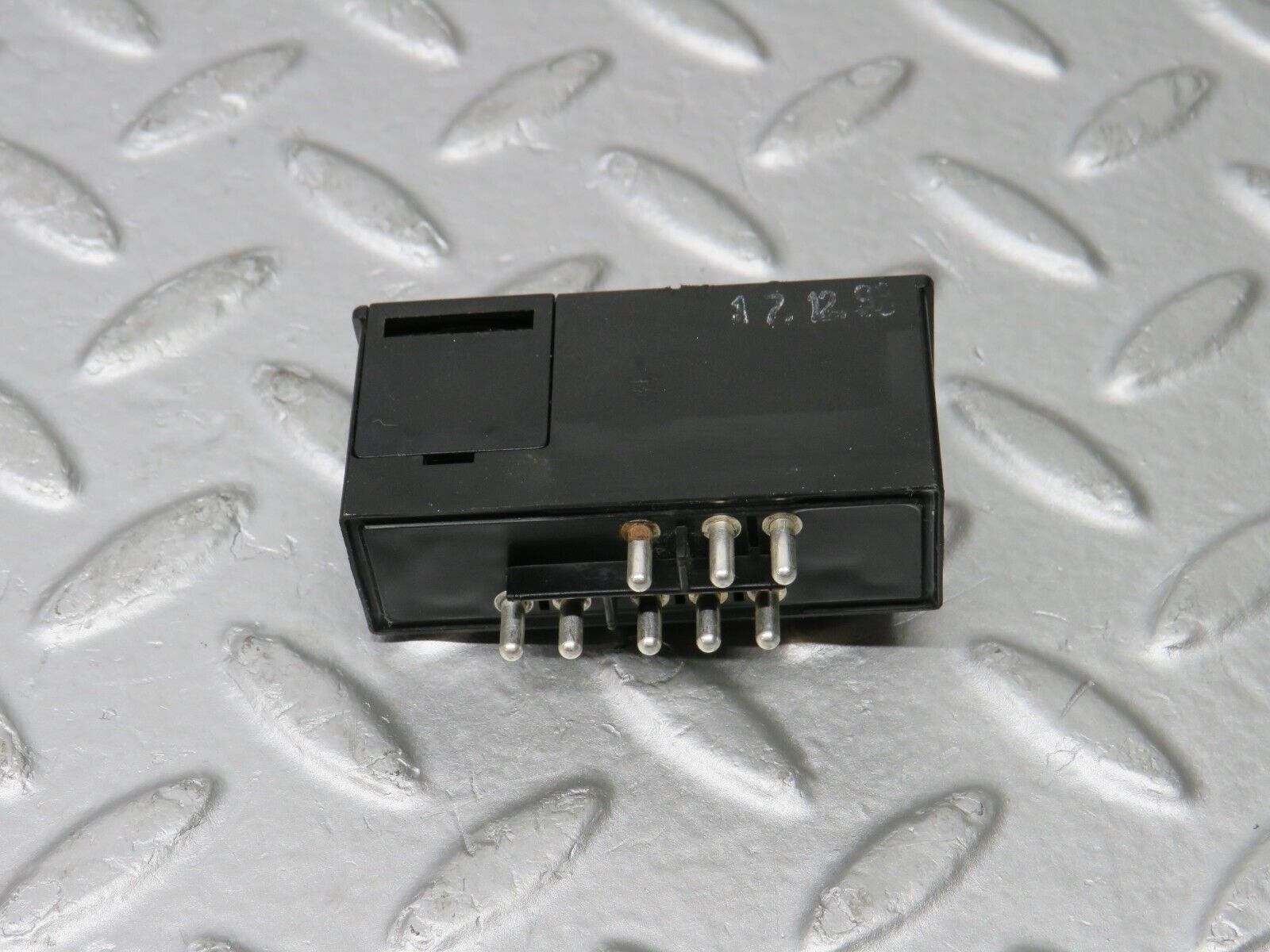 38395 Mercedes-Benz R129 280SL Coupe Left Seat Locking Relay 1298210047