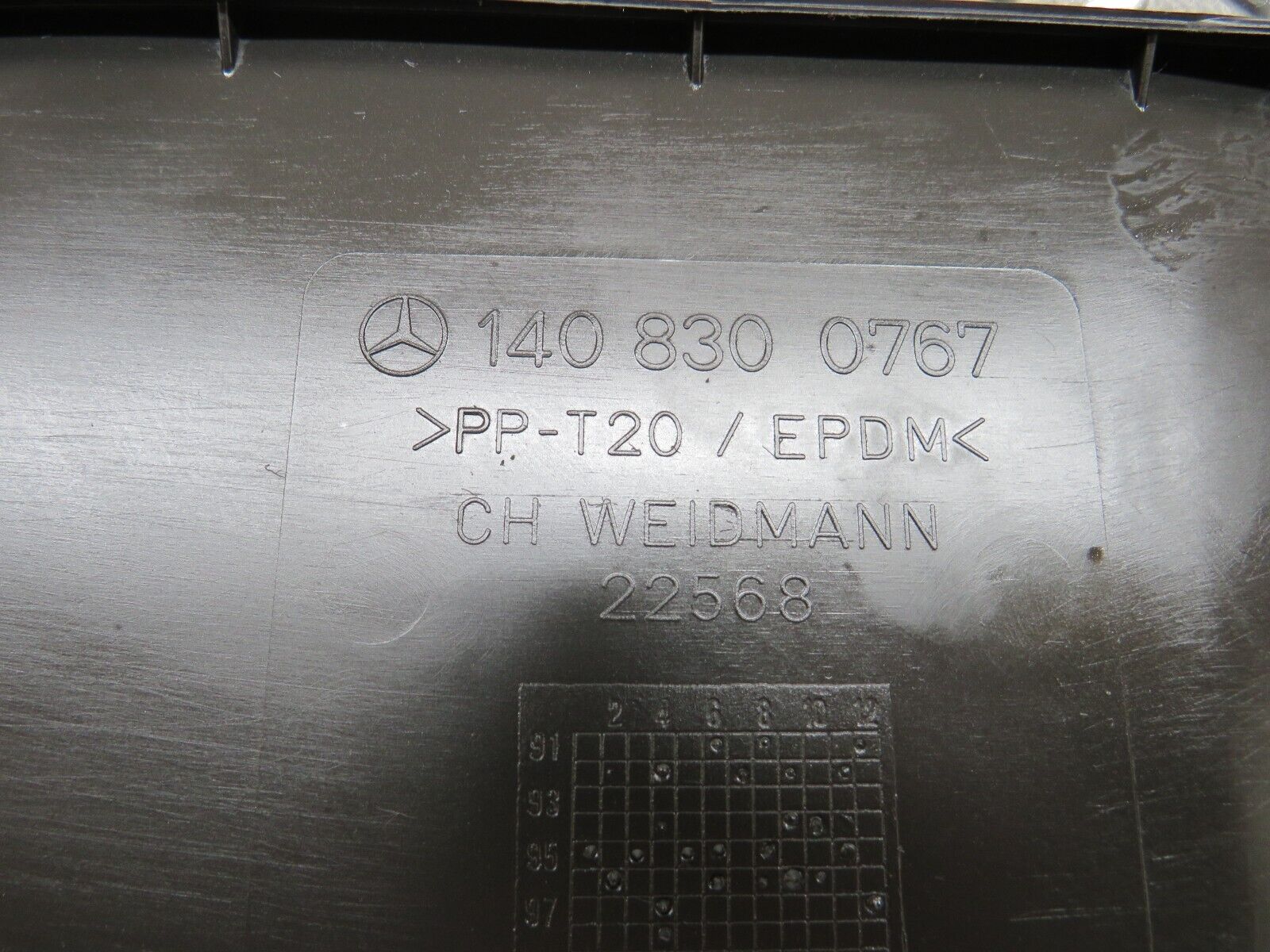 24792 Mercedes-Benz W140 S320 Engine Bay Water Tank Cover 1408300767