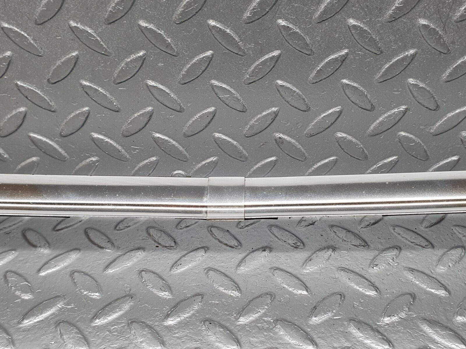 41296 Mercedes-Benz W126 300SE Front Windscreen Top Chrome Frame Trim