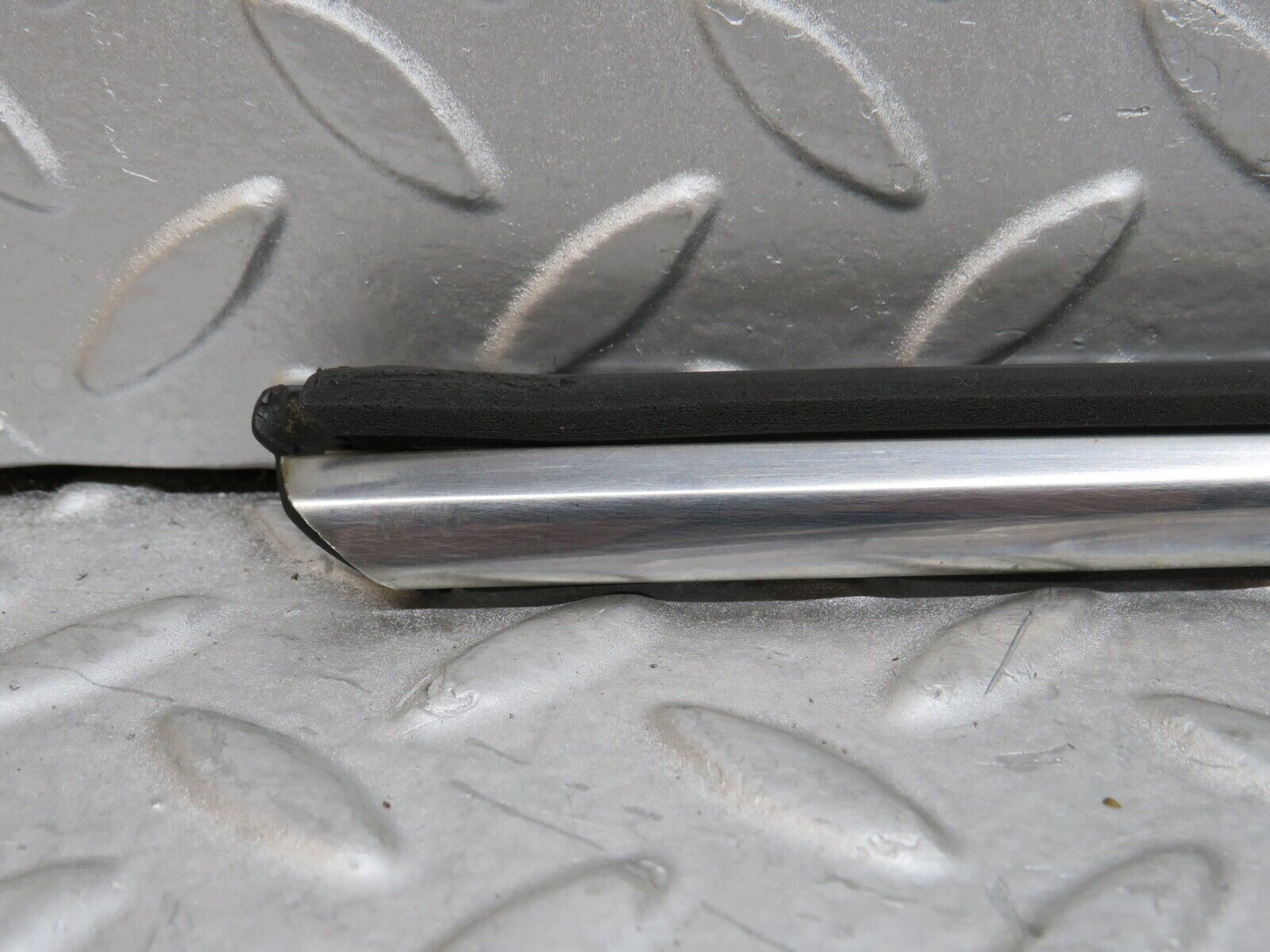 37435 Mercedes-Benz W109 300SEL Front Left Door Centre Moulding Trim