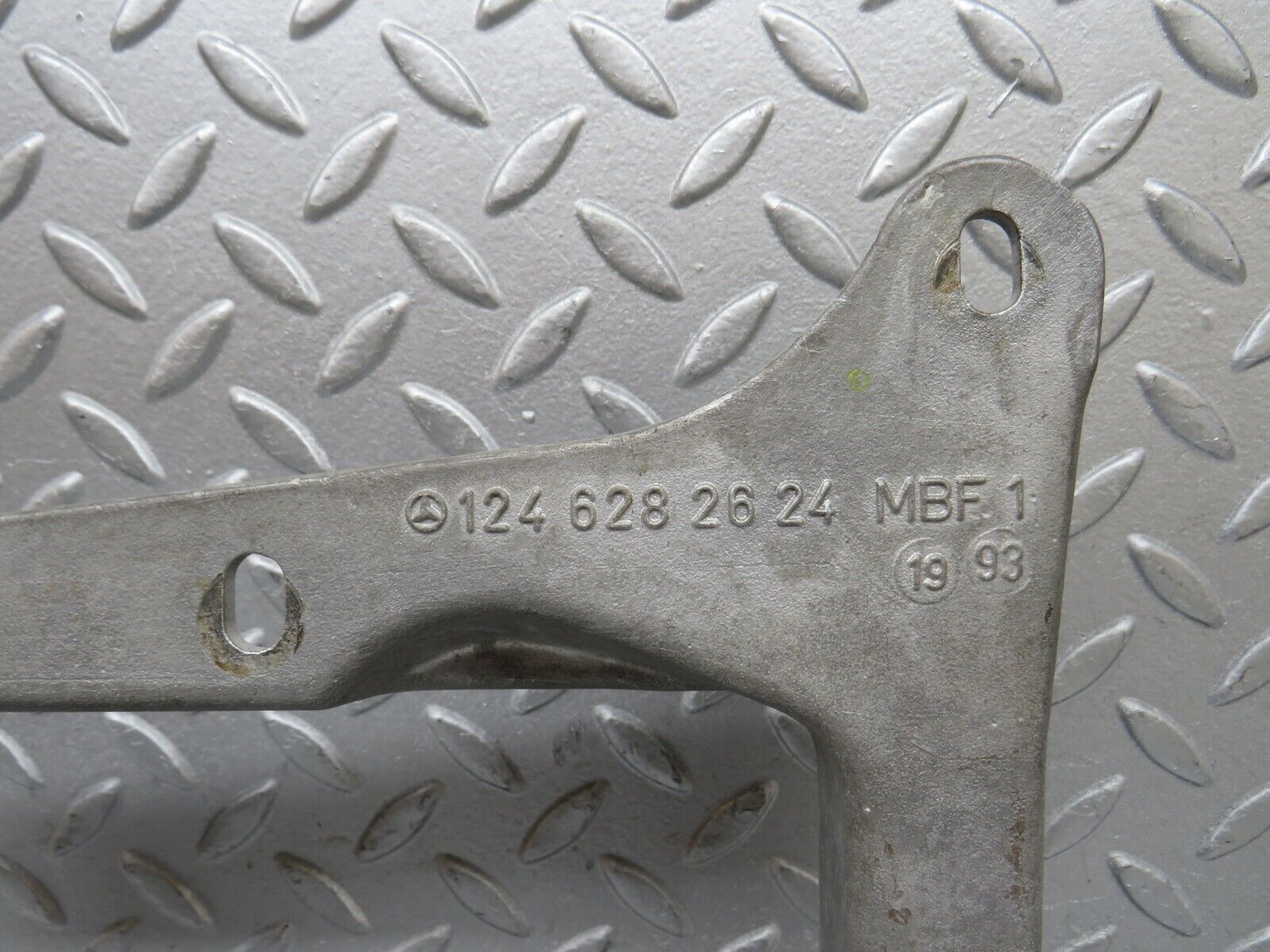 37964 Mercedes-Benz A124 320E Cabriolet Centre Control Support Bracket 1246282624