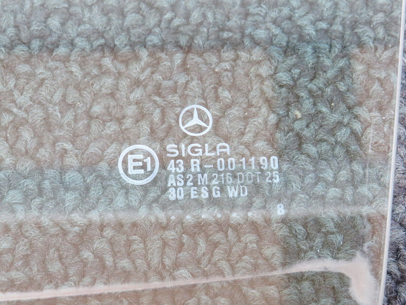 33830 Mercedes-Benz W201 190E 2.0L Front Left Door Window Glass