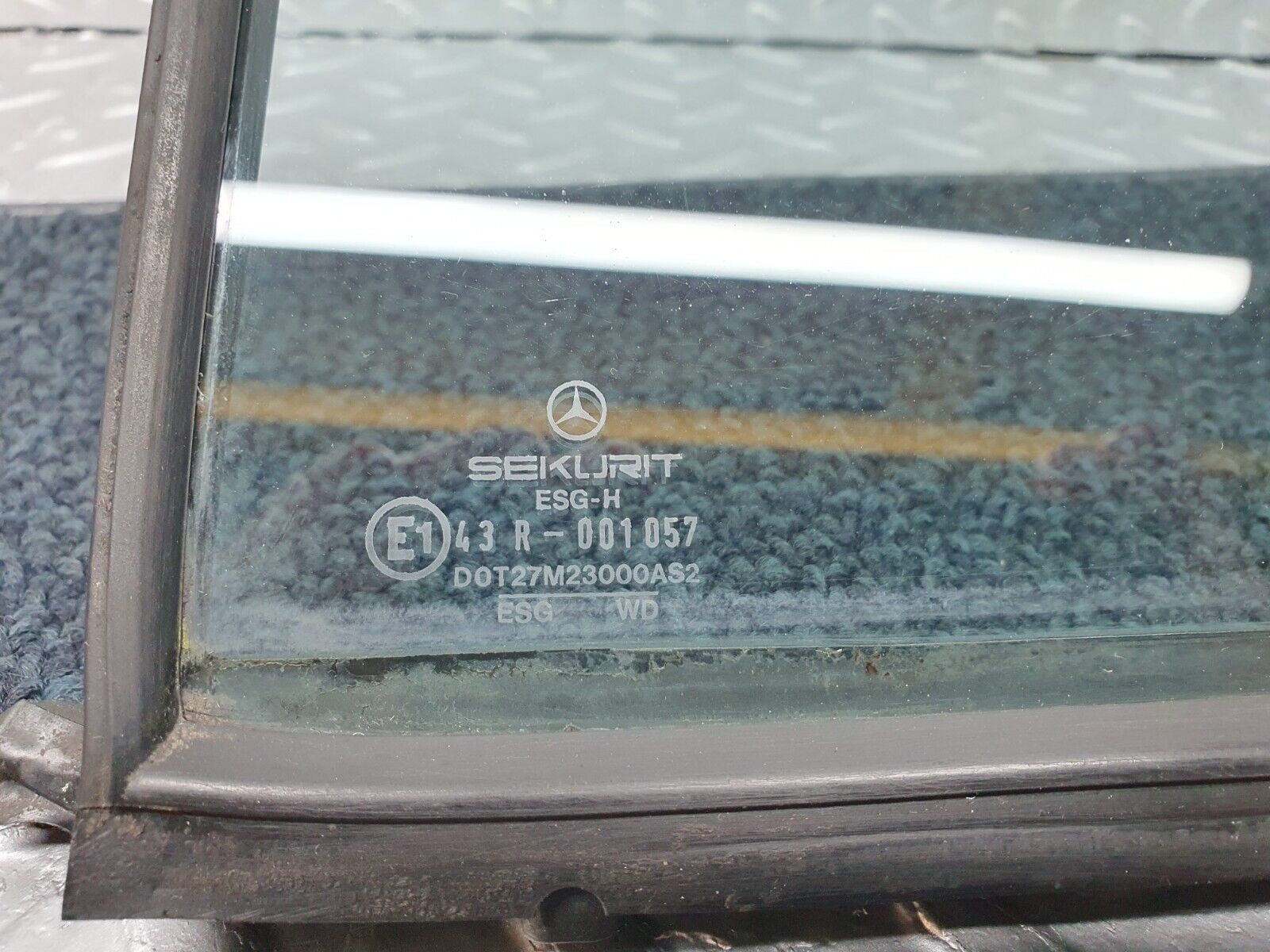 41411 Mercedes-Benz W124 200E Rear Left Quarter Window Glass 1247350524