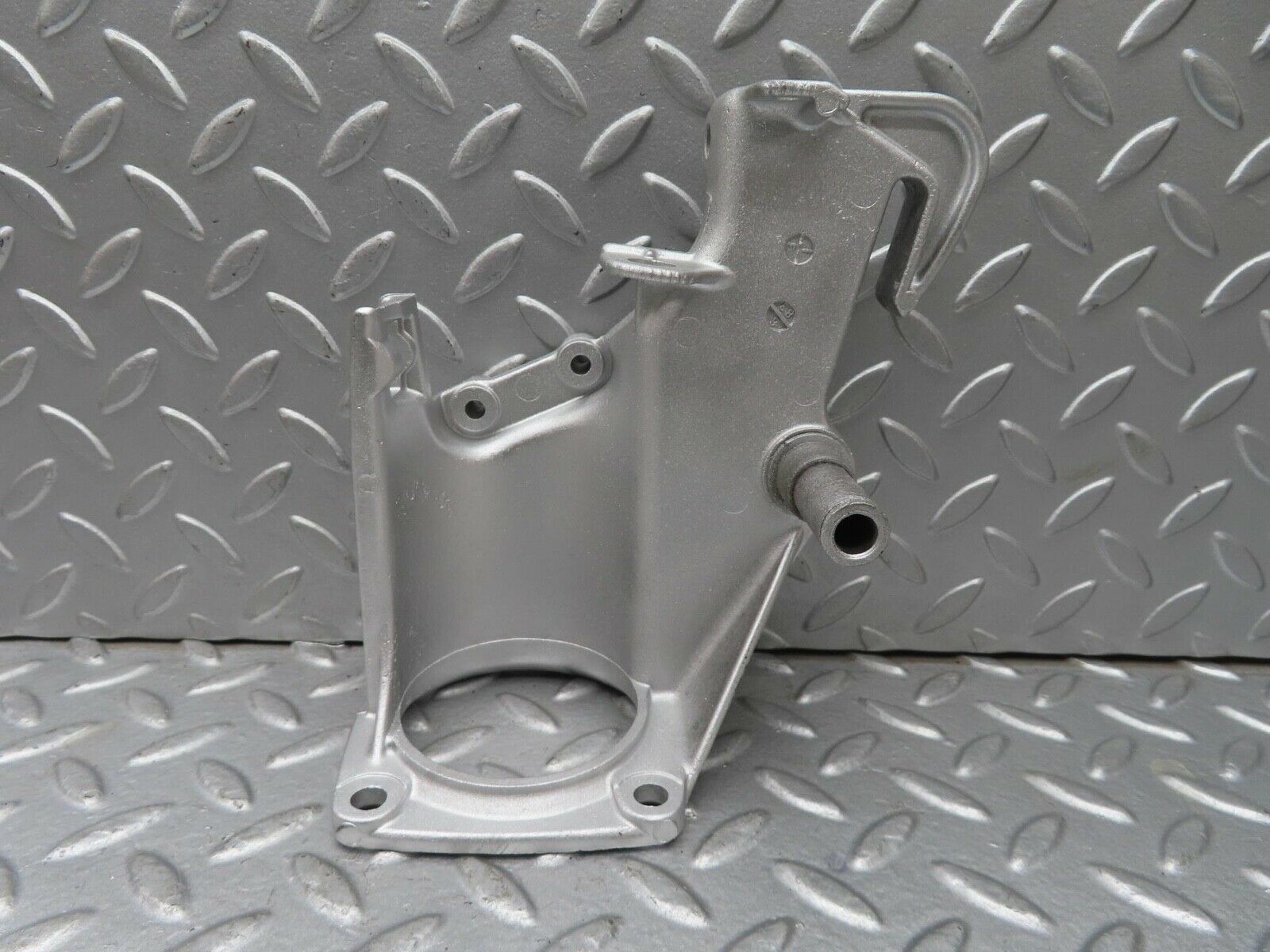 13534 Mercedes-Benz W123 200 Brake Pedal Bracket 1232900219