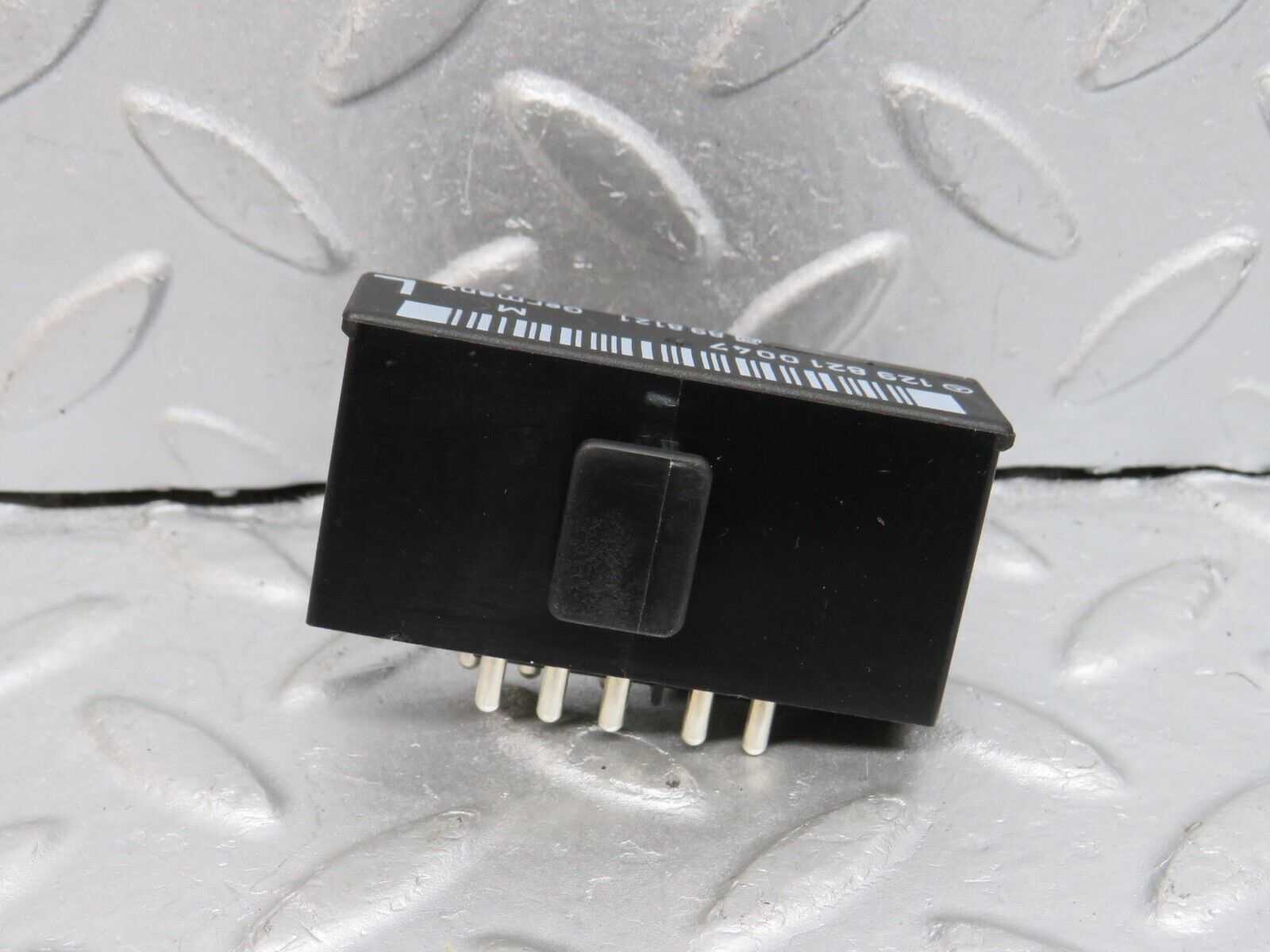 39652 Mercedes-Benz R129 320SL Coupe Seat Locking Relay 1298210047