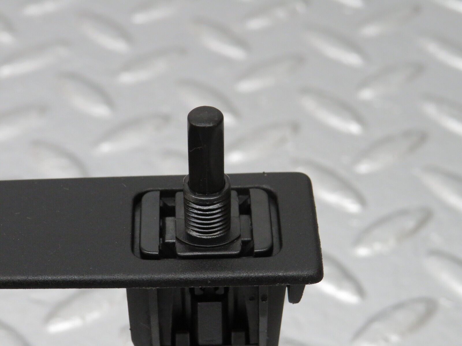 33607 Mercedes-Benz W201 190E 2.0L Trunk Boot Light Switch 2018200211