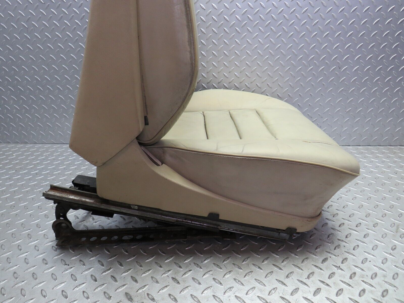 34547 Mercedes-Benz C126 380SEC Front Right Electric Driver Seat Leather Beige