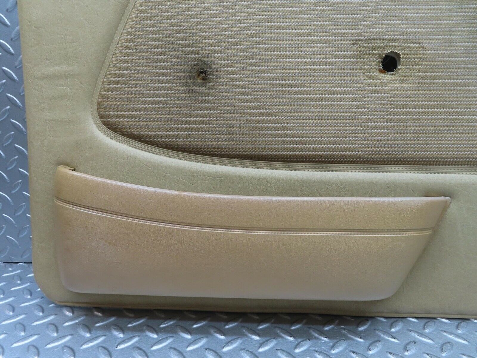 13508 Mercedes-Benz W123 200 Front Right Door Card Cream