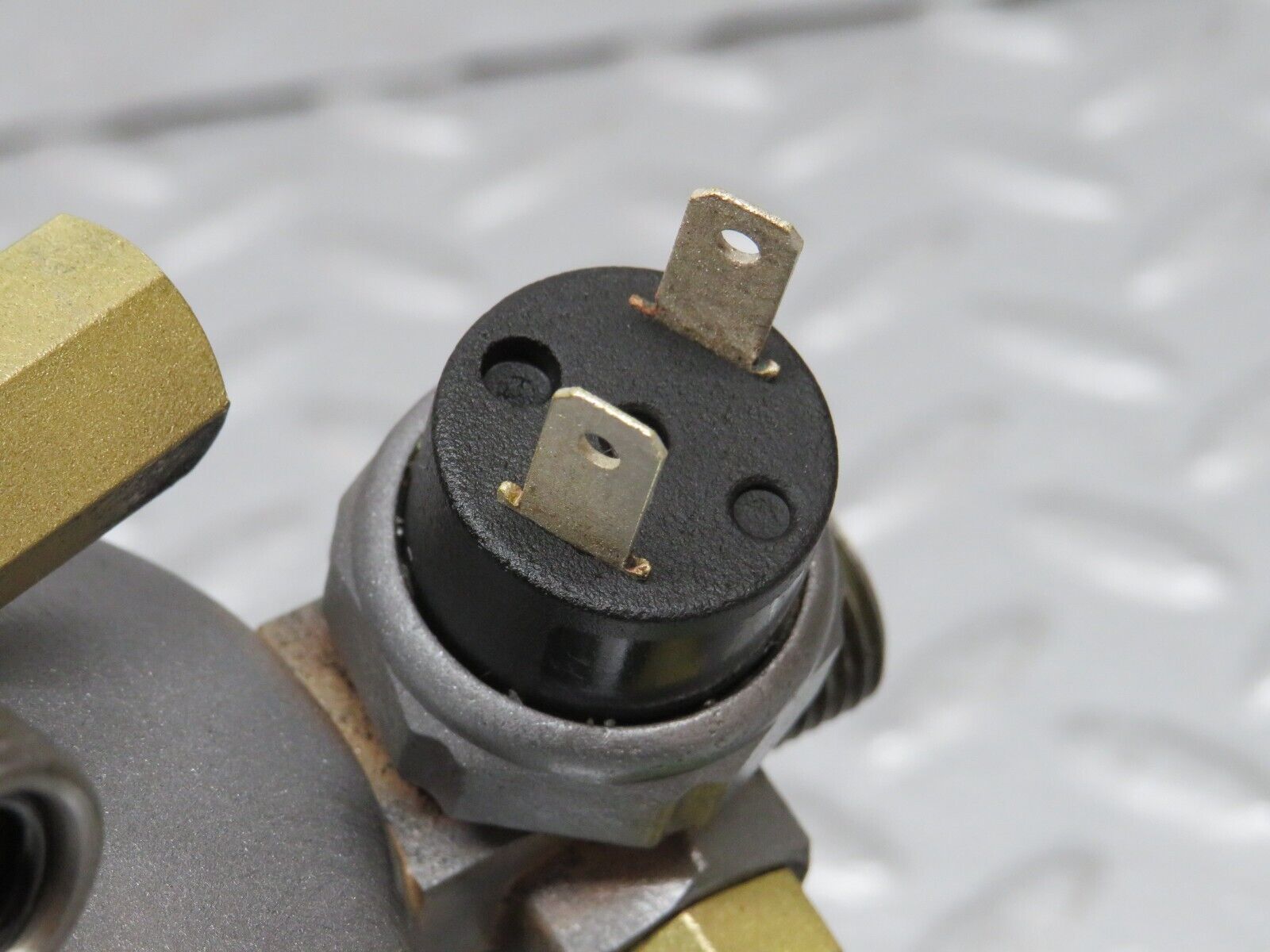 32433 Mercedes-Benz S124 300TE Wagon Air Conditioning Air Dryer