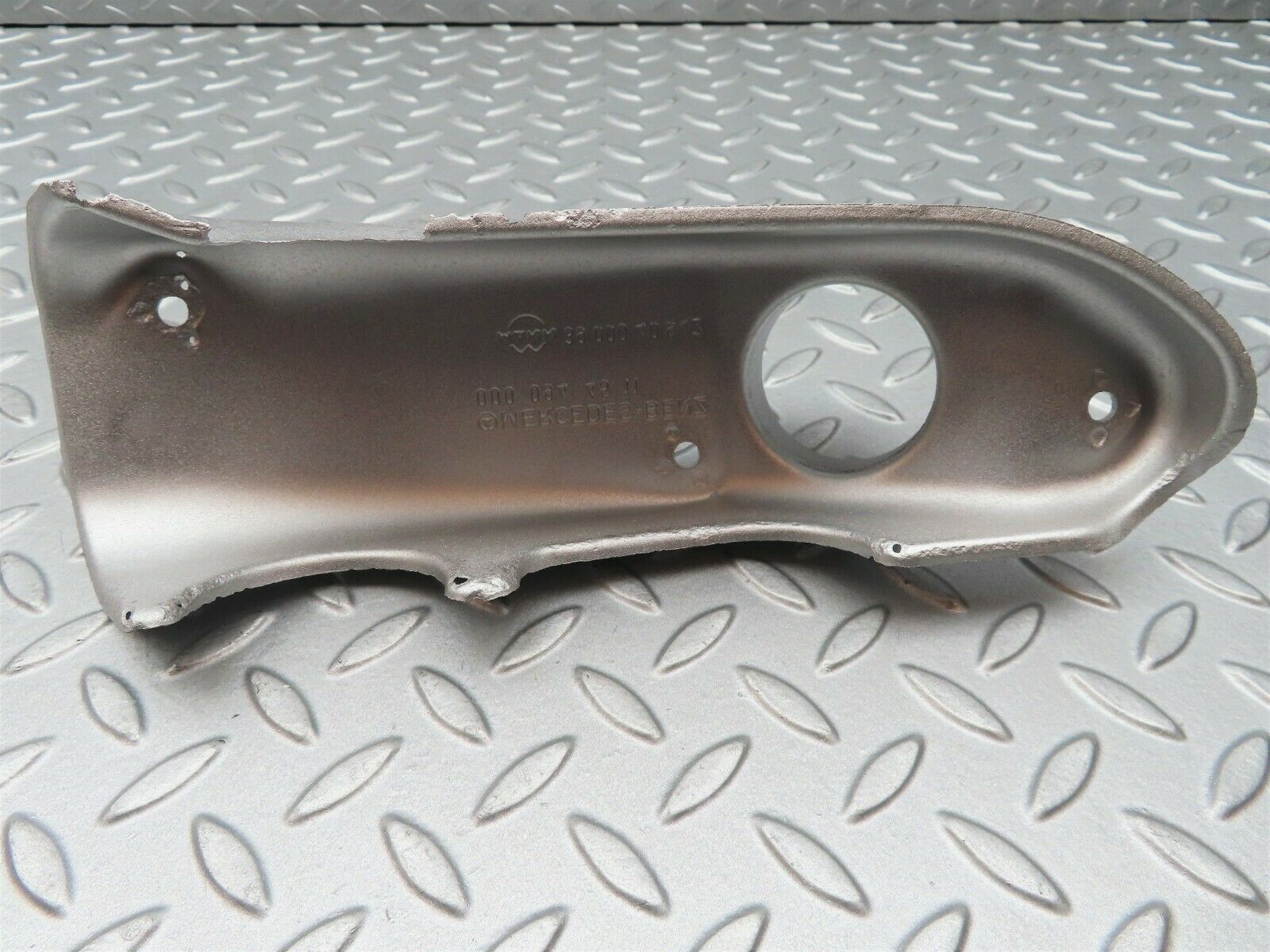 3932 Mercedes-Benz S123 200T Wagon Air Intake 0000944511