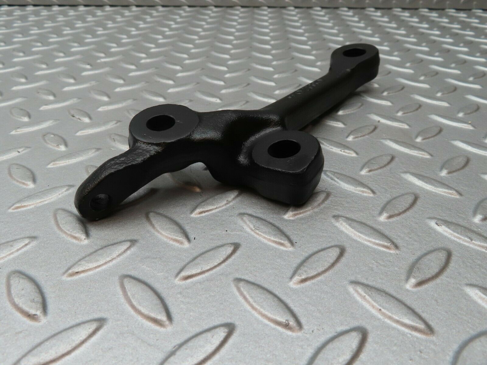 4244 Mercedes-Benz V123 240D LWB Idler Arm 2333