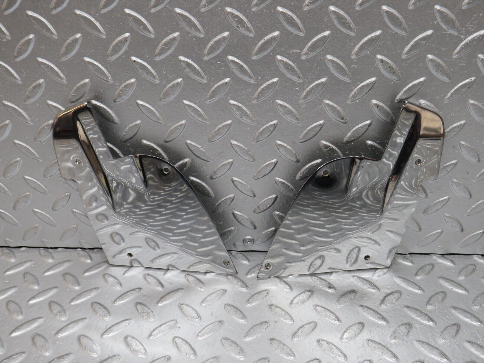 0728 Mercedes-Benz C107 350SLC Coupe B Pillar Chrome Cover Left And Right